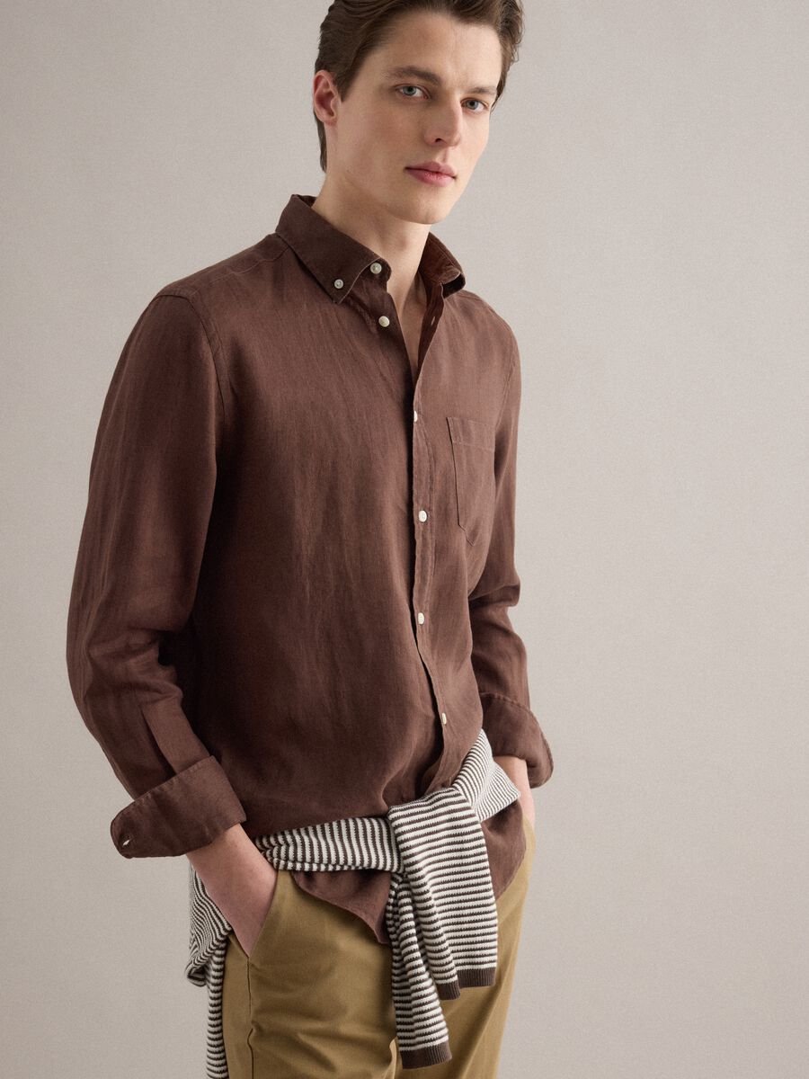 Camicia a maniche lunghe in puro lino marrone regular fit_0