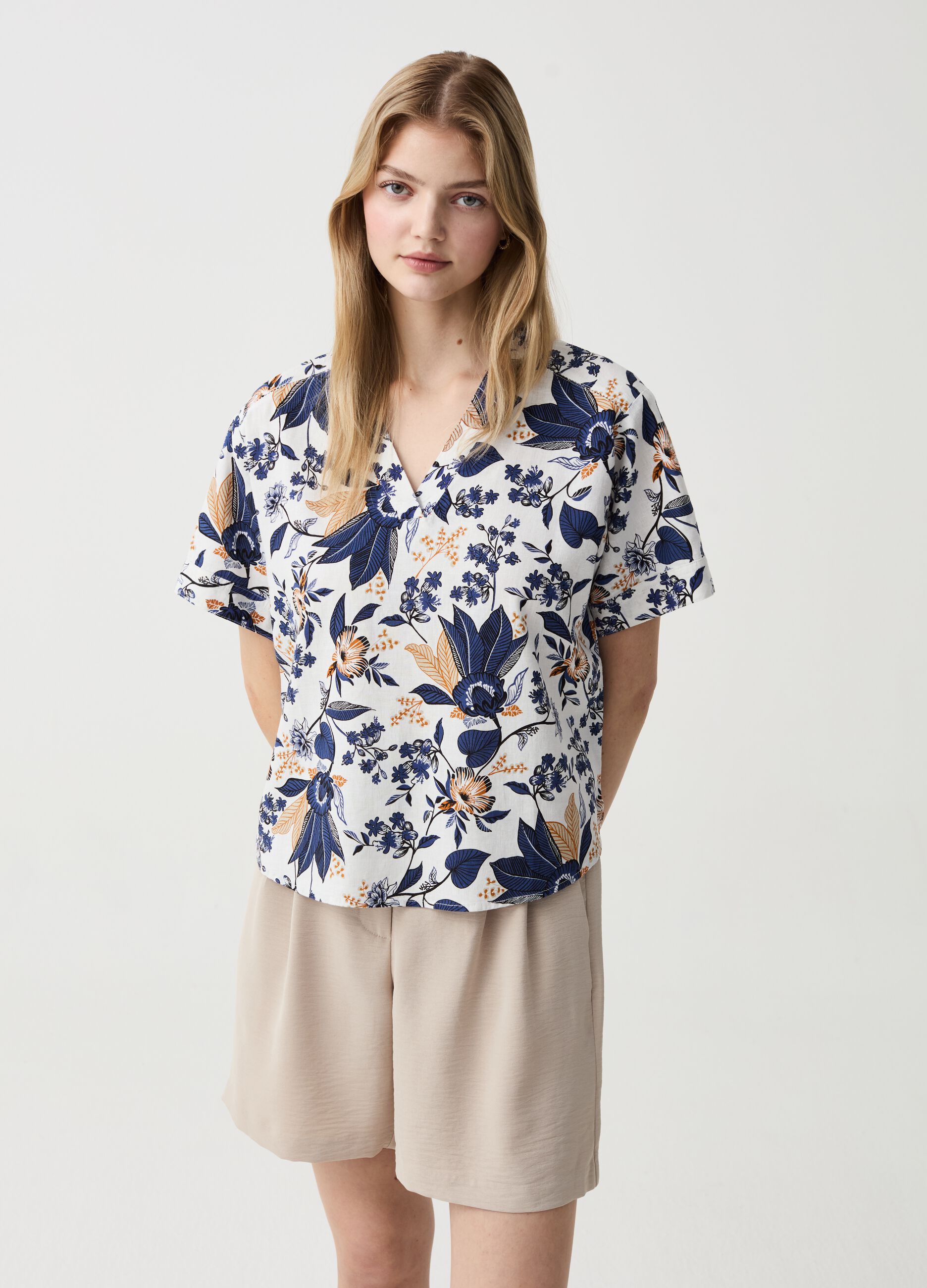 Viscose and linen blouse with V neck