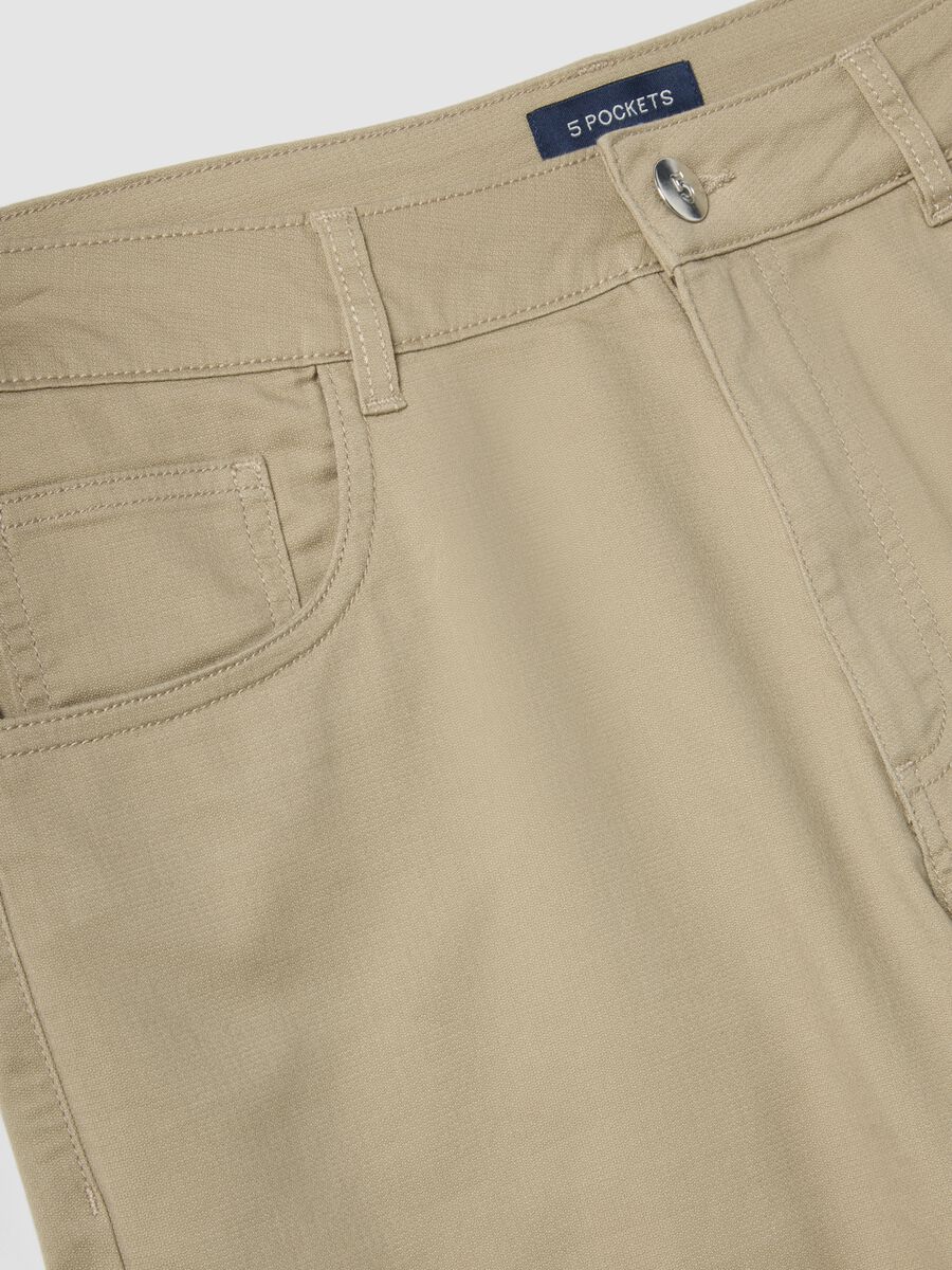 Beige stretch cotton Bermuda shorts_5