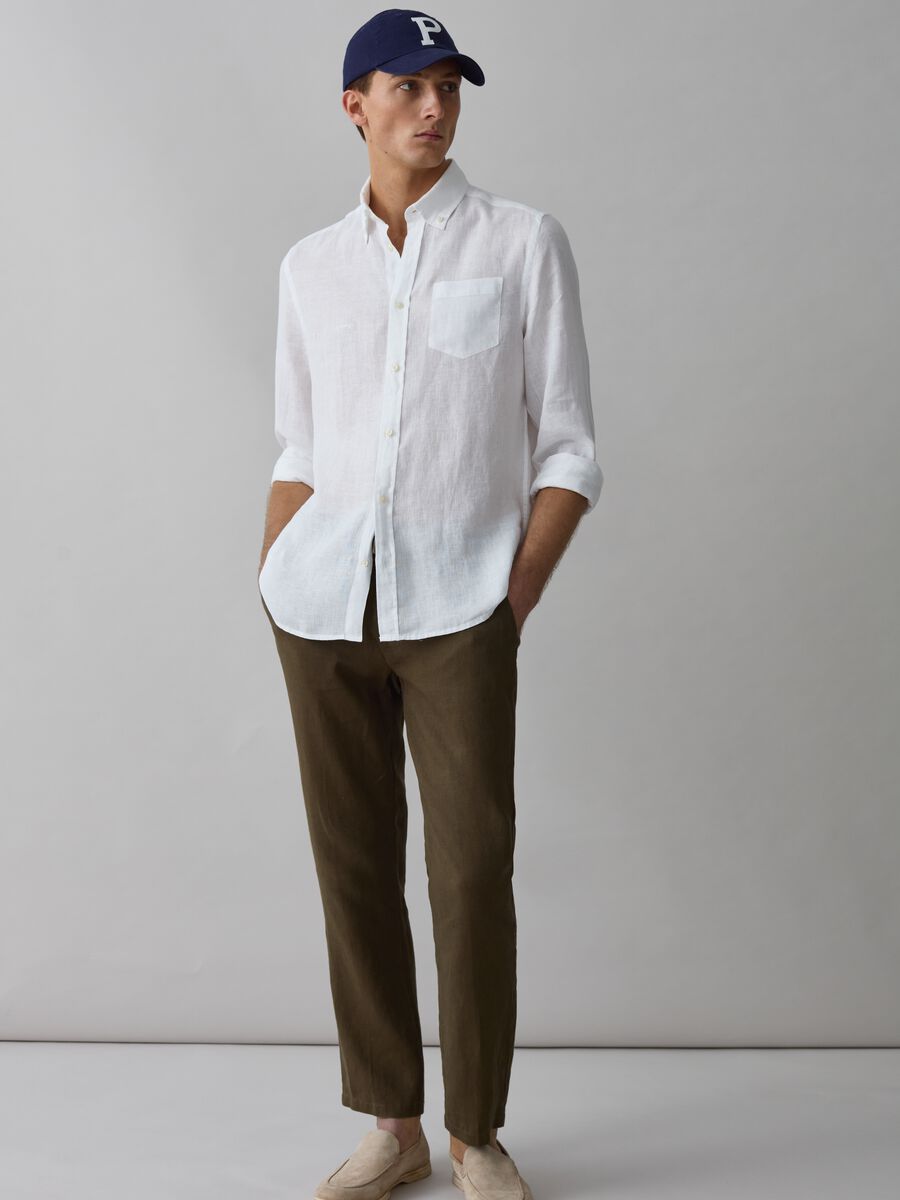 Regular-fit shirt with button-down collar in linen_1