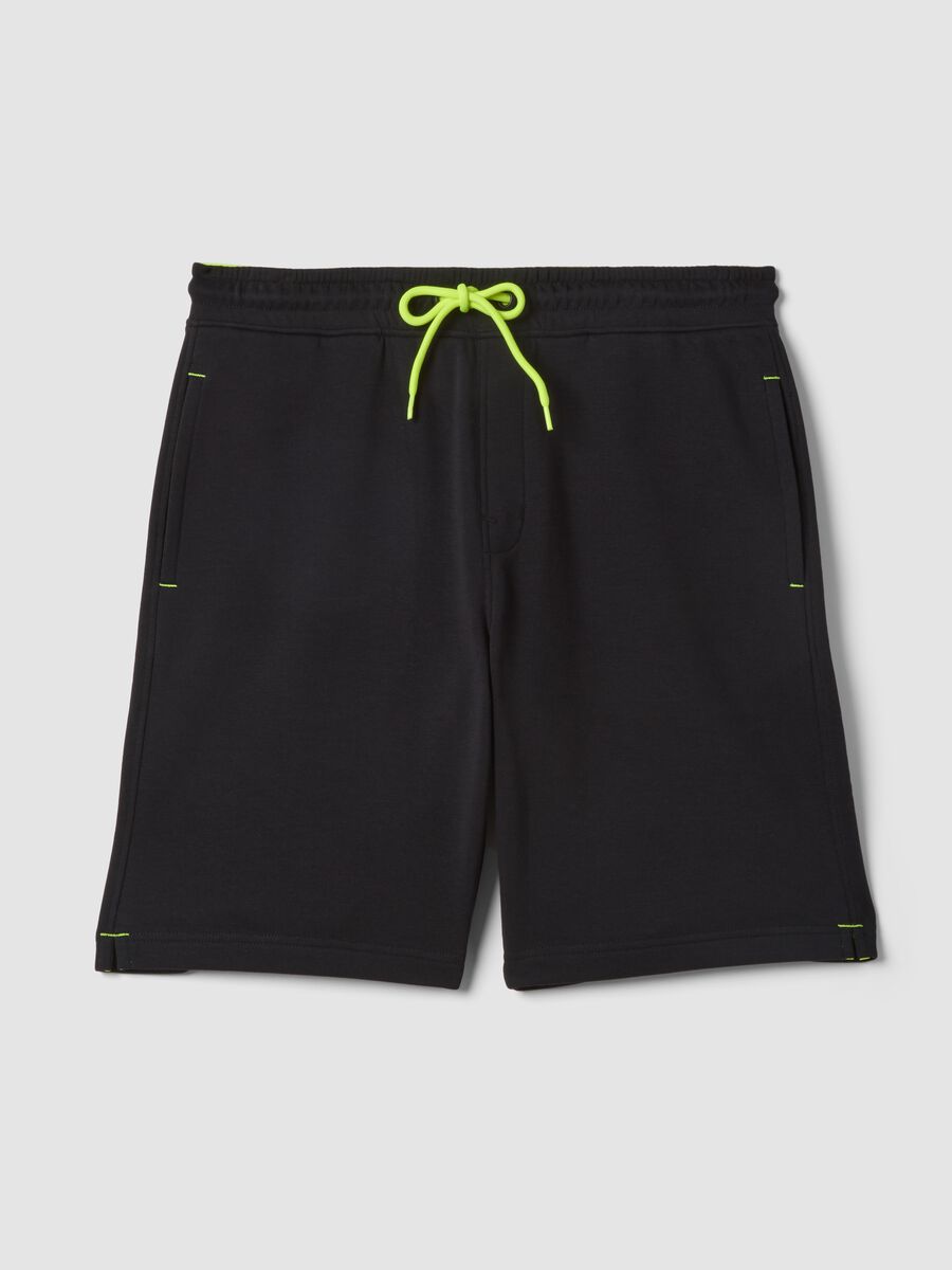 Black cotton-blend Bermuda shorts with elasticated waist, regular fit_4
