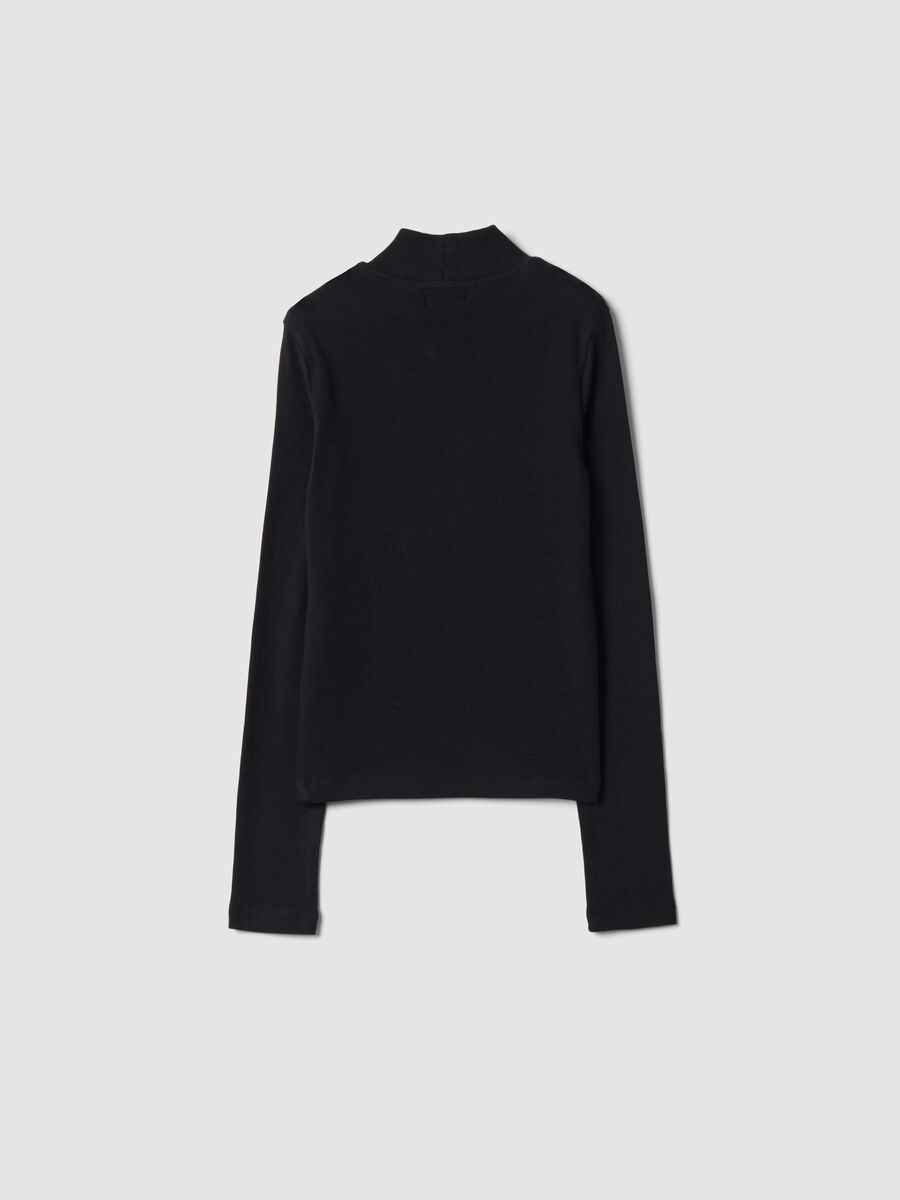 T-shirt nera in cotone organico elasticizzato a costine slim fit_1