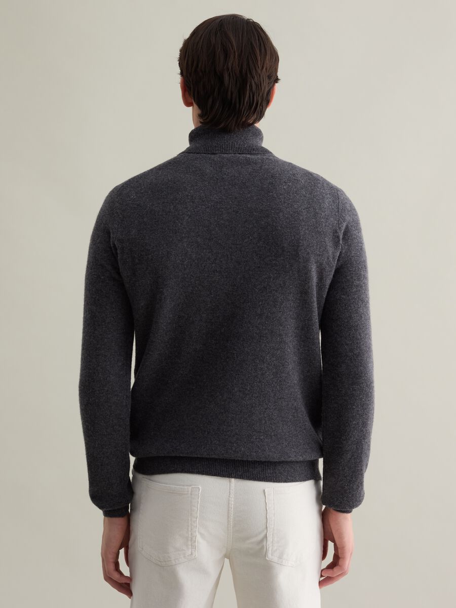 Lambswool pullover with high neck_3