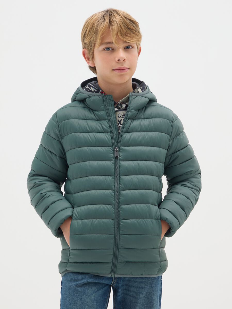 Giacca imbottita verde da ragazzo con cappuccio_0