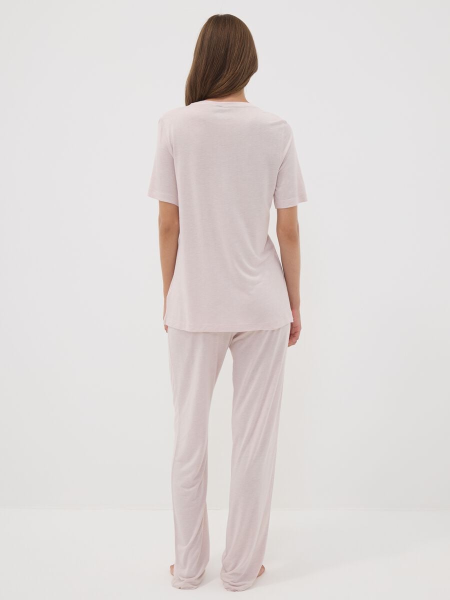 Pink pure viscose pyjama with lace V-neck, regular fit_3
