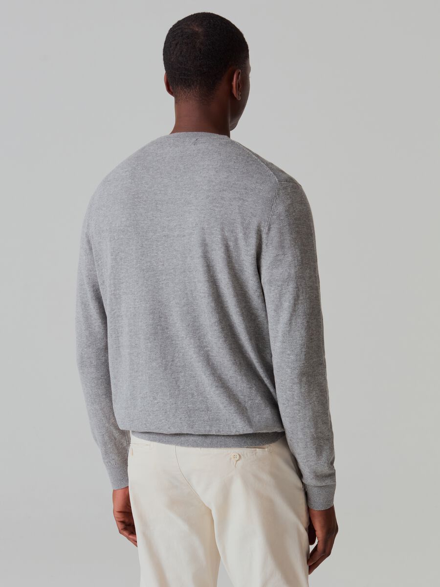 Cotton and linen pullover with round neck_2