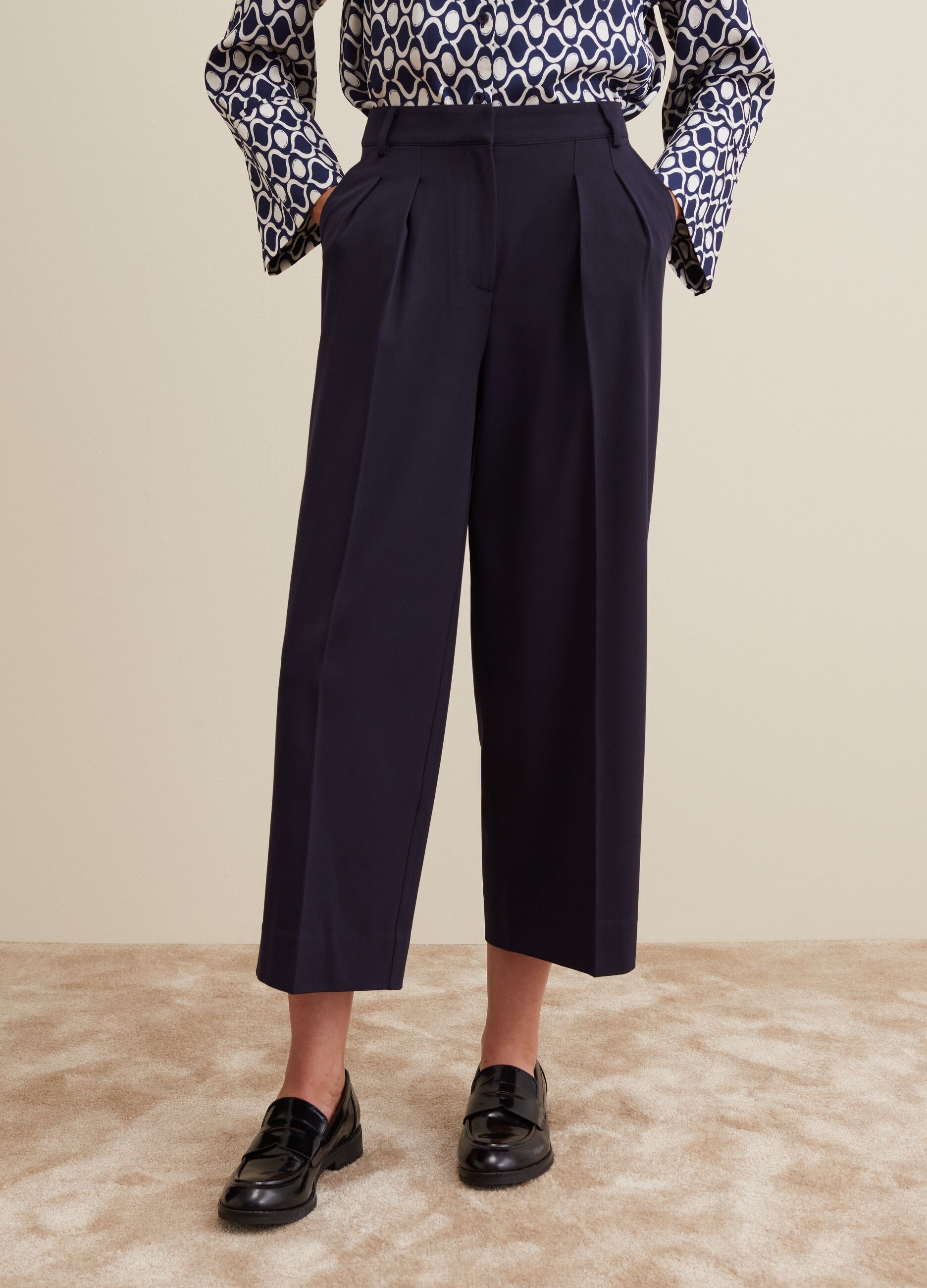Pantaloni wide leg con pinces_1