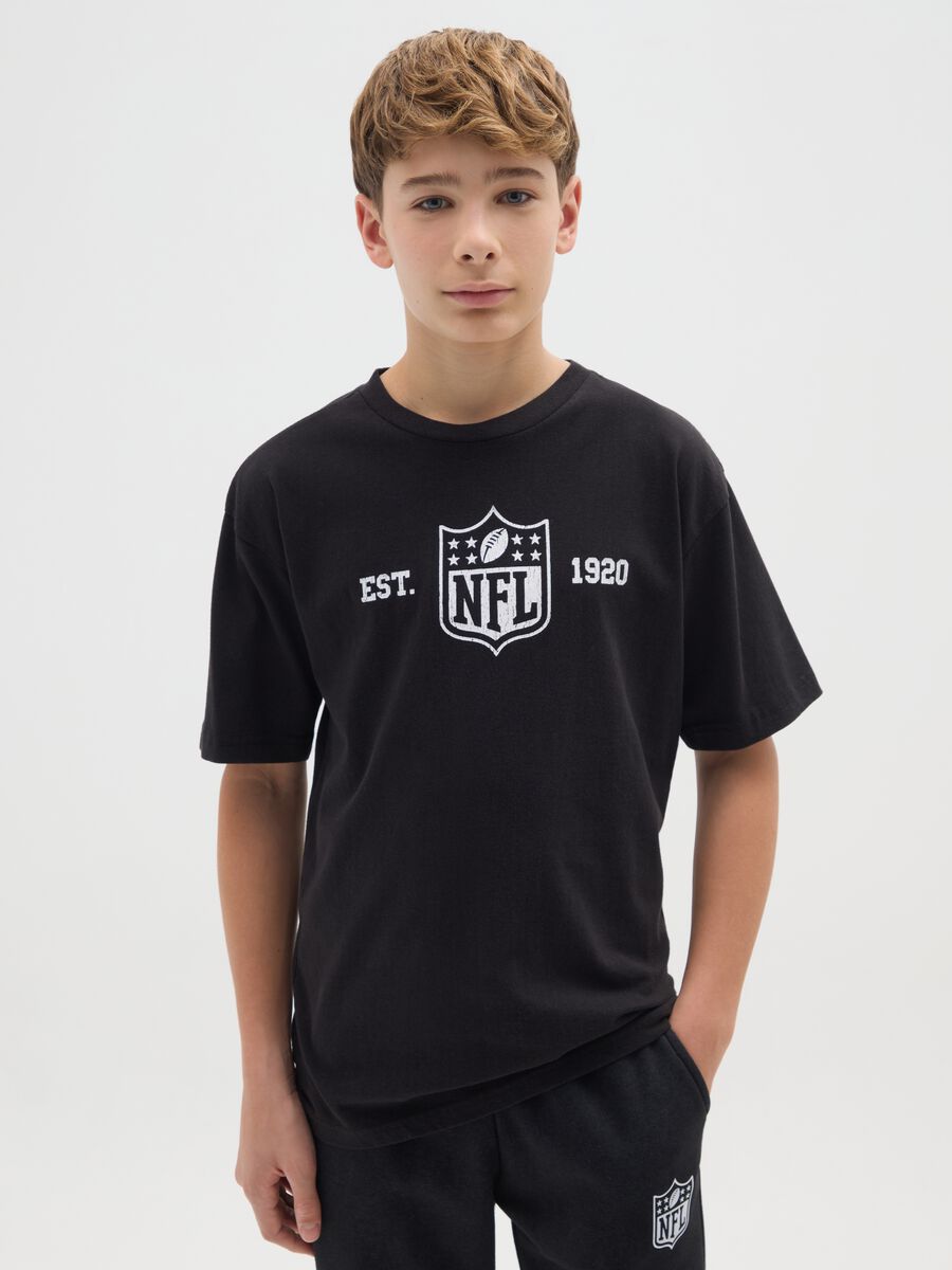 T-shirt da bambino in puro cotone nero over con logo NFL_0