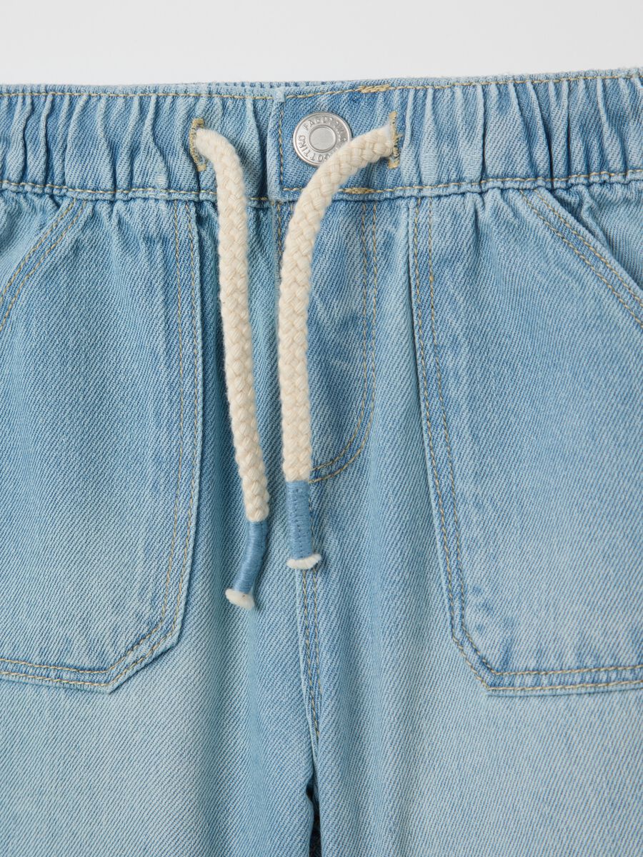 Denim Bermuda shorts with pockets and drawstring_2