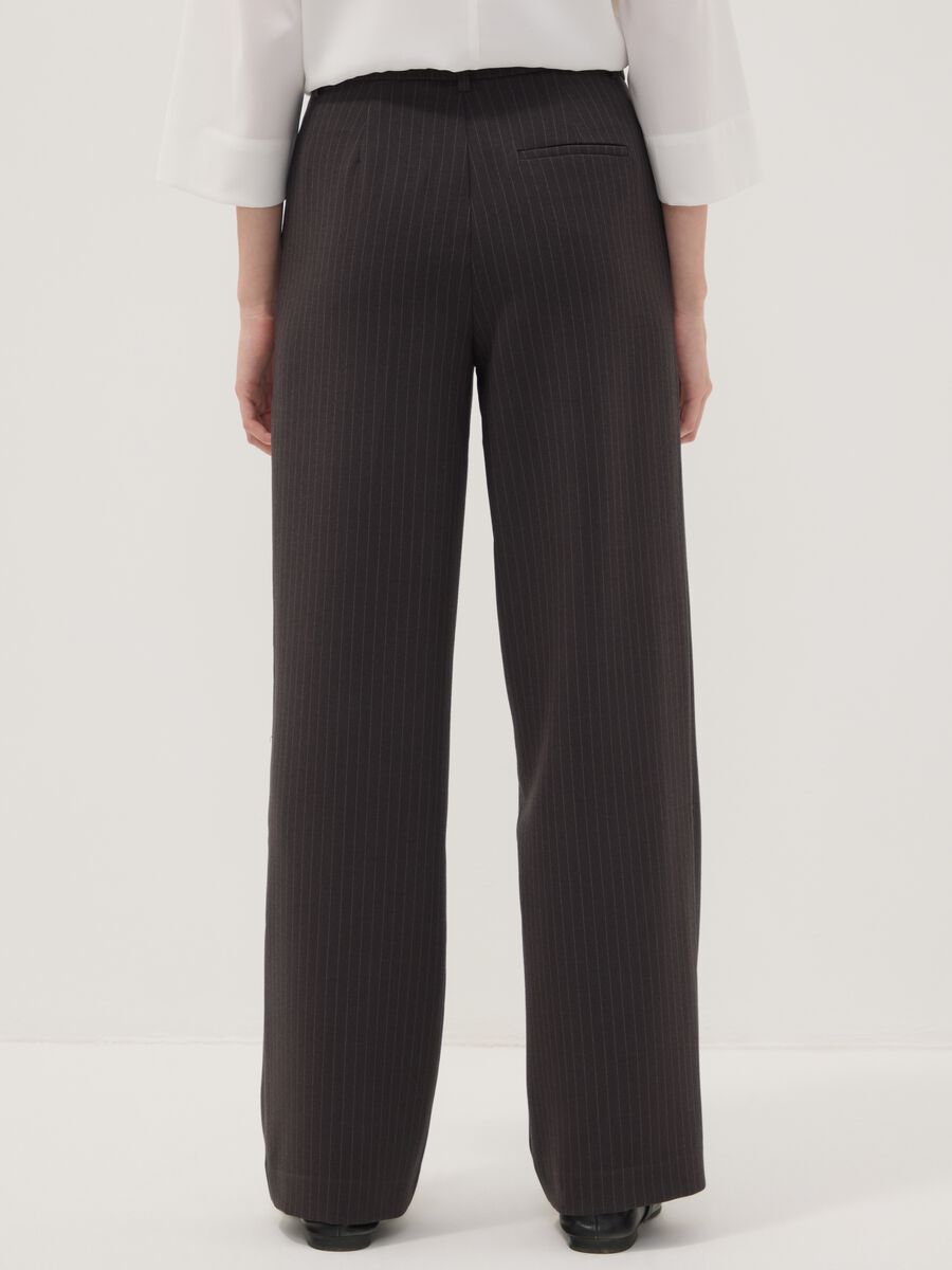 Pantaloni grigi gessati in viscosa elasticizzato a gamba dritta_2