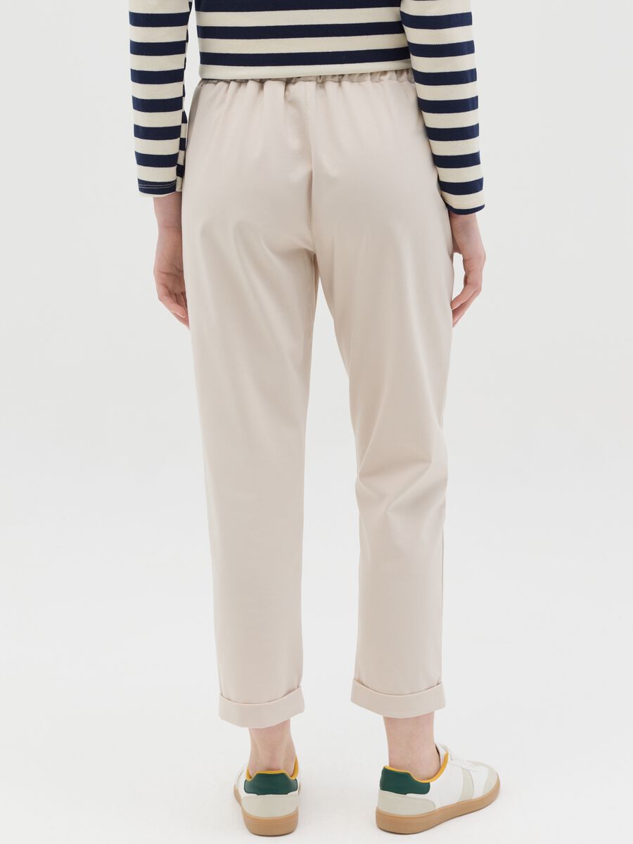 Beige cropped trousers with turn-ups_3