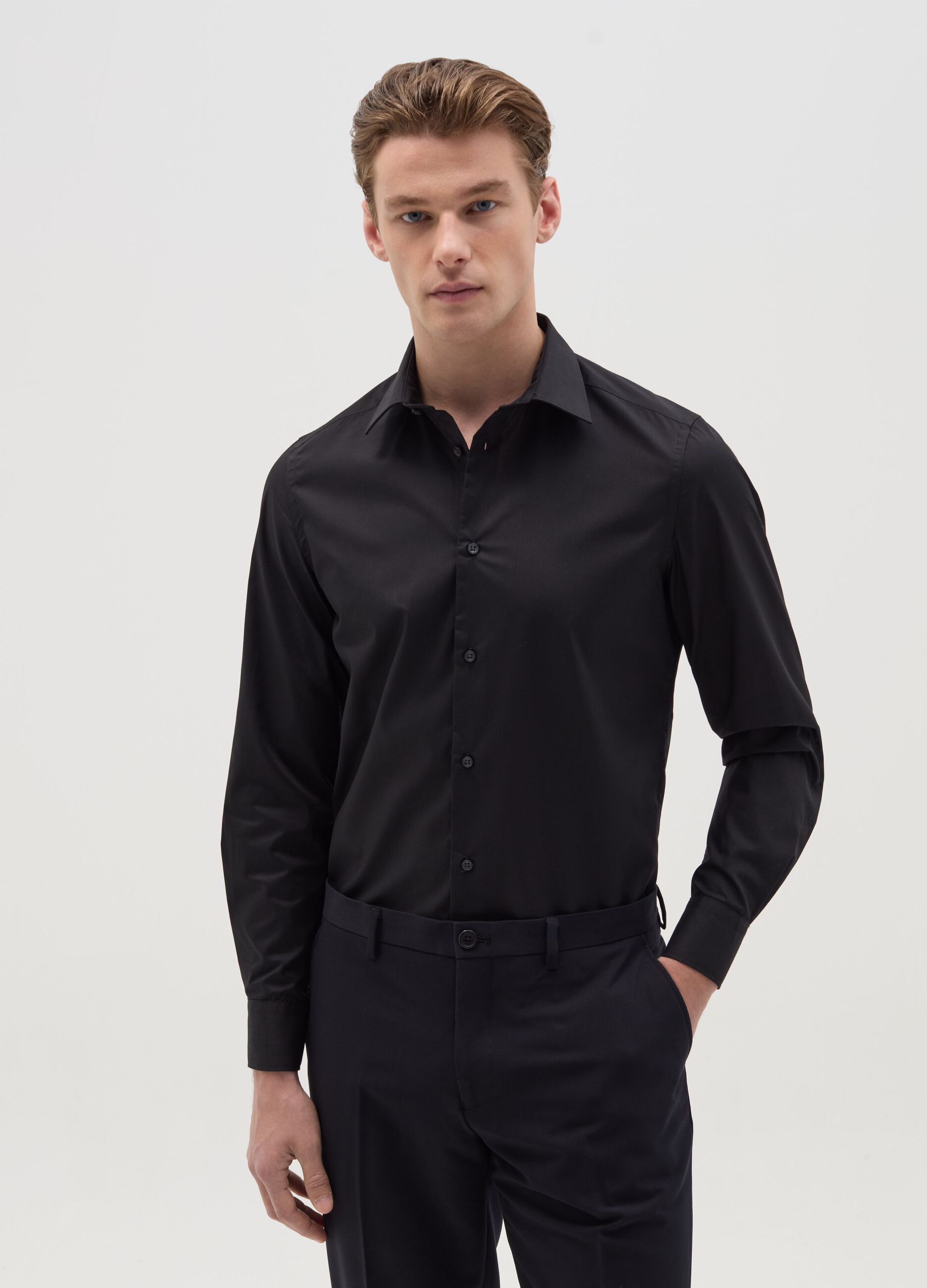 Slim-fit solid colour easy-iron shirt