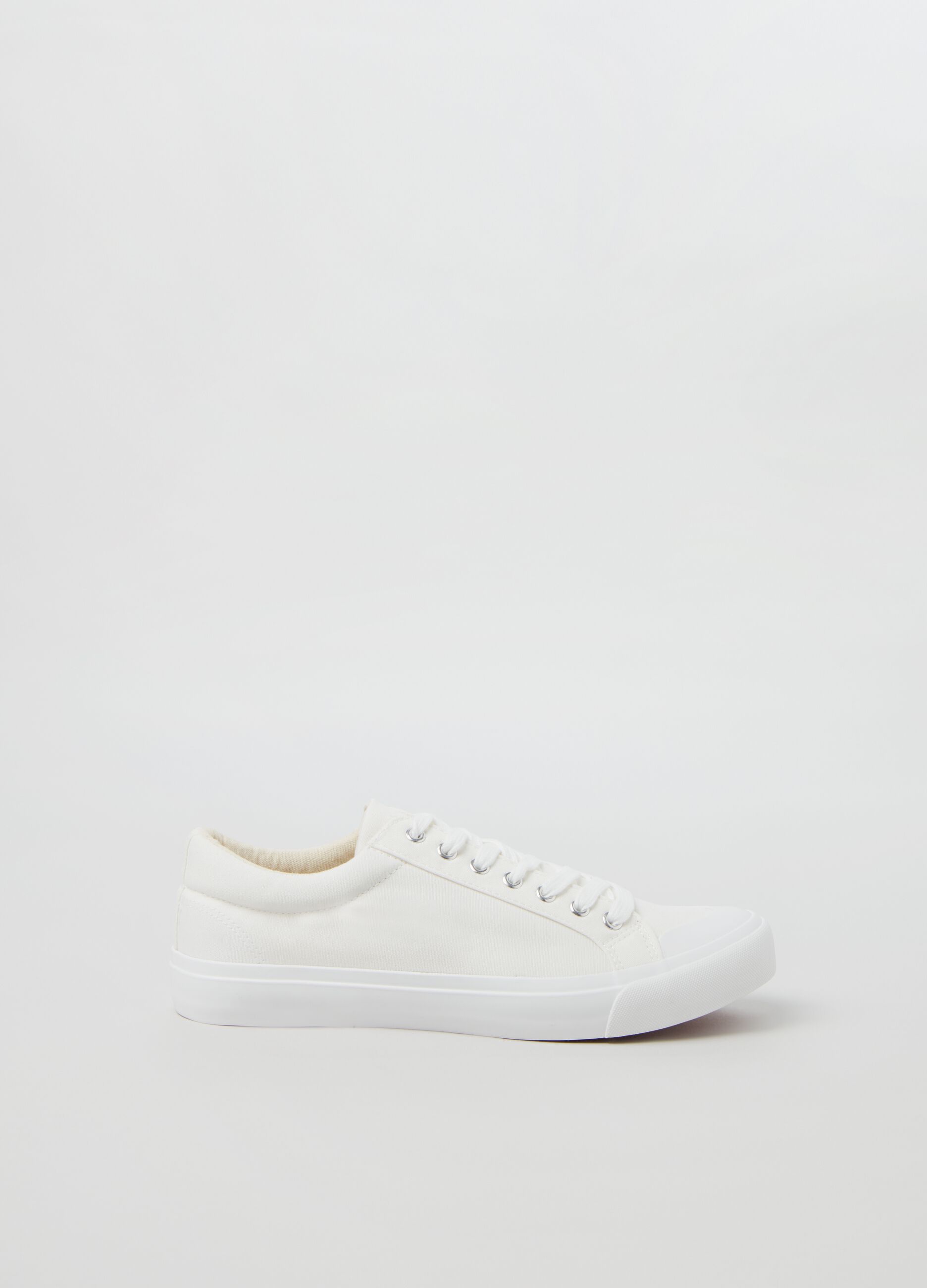 Cotton sneakers with laces