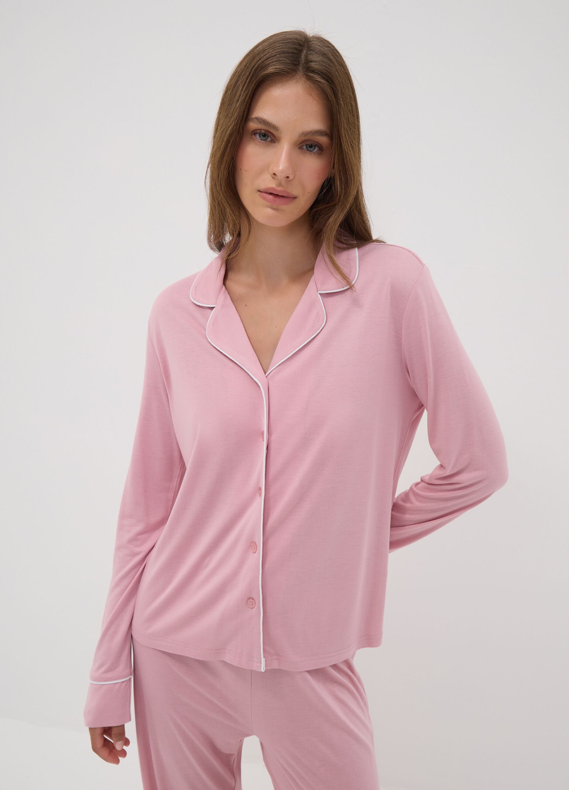 Pink pure viscose pyjamas with V-neck and contrast piping