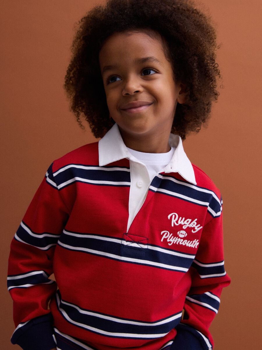 Polo rugby rossa in puro cotone a righe regular fit per bambino_1