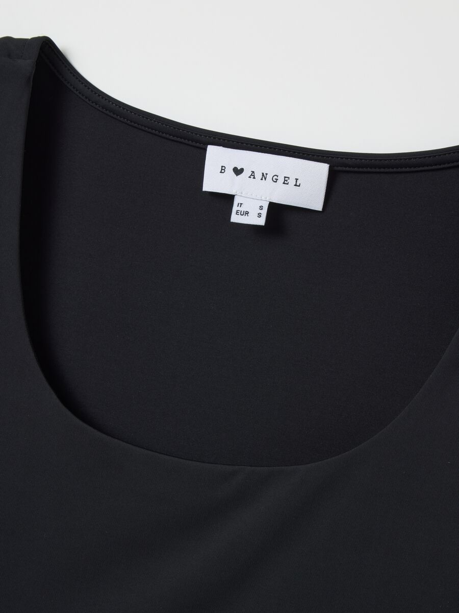 Black cropped top with deep neckline_1