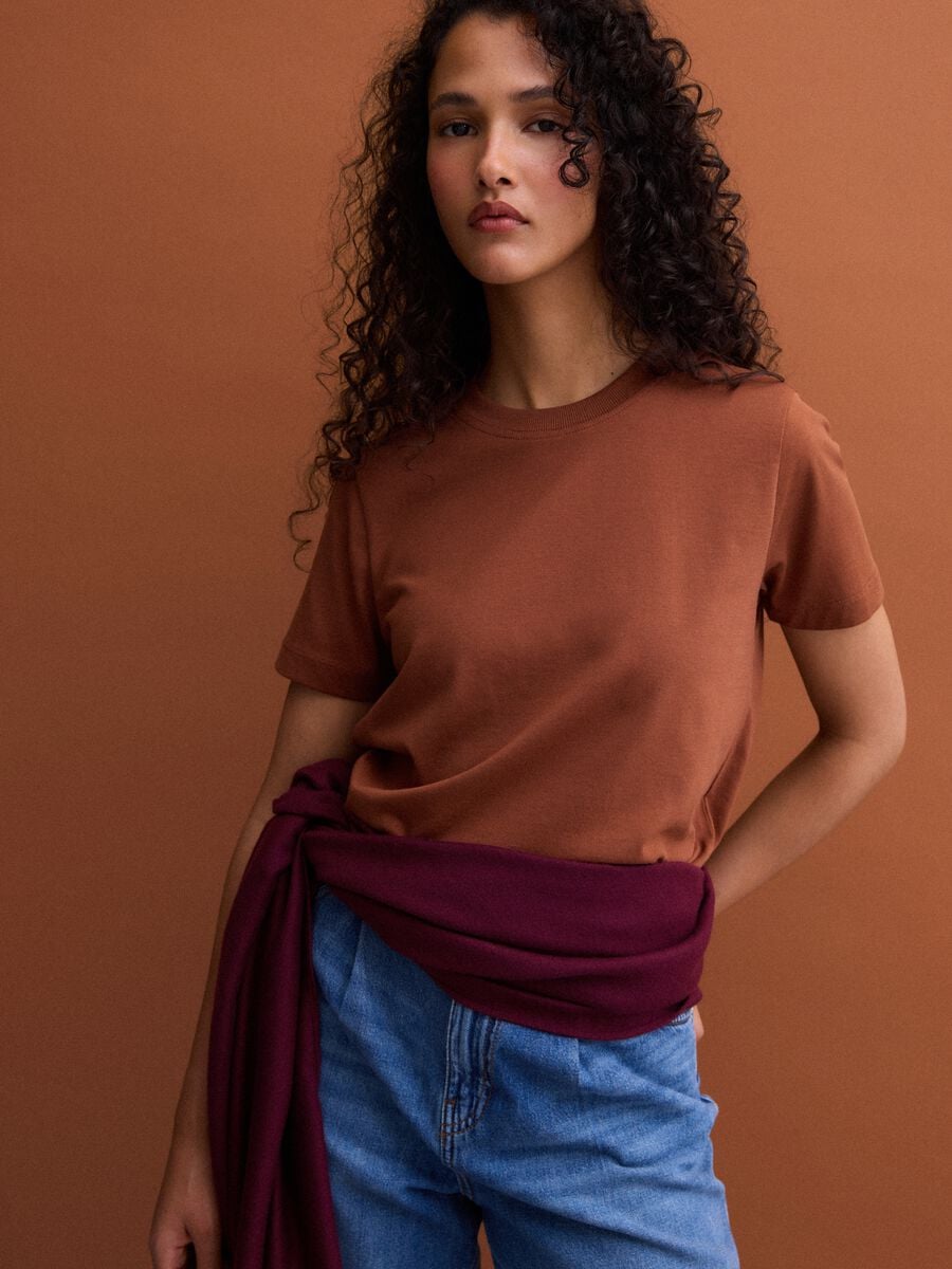 T-shirt girocollo marrone in puro cotone Supima regular fit_0