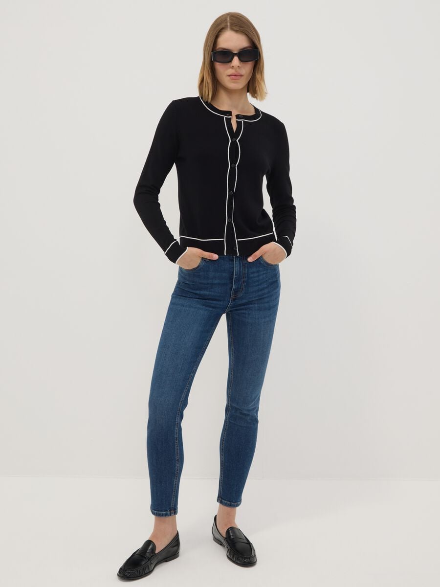 Cardigan nero in viscosa elasticizzata regular fit_2