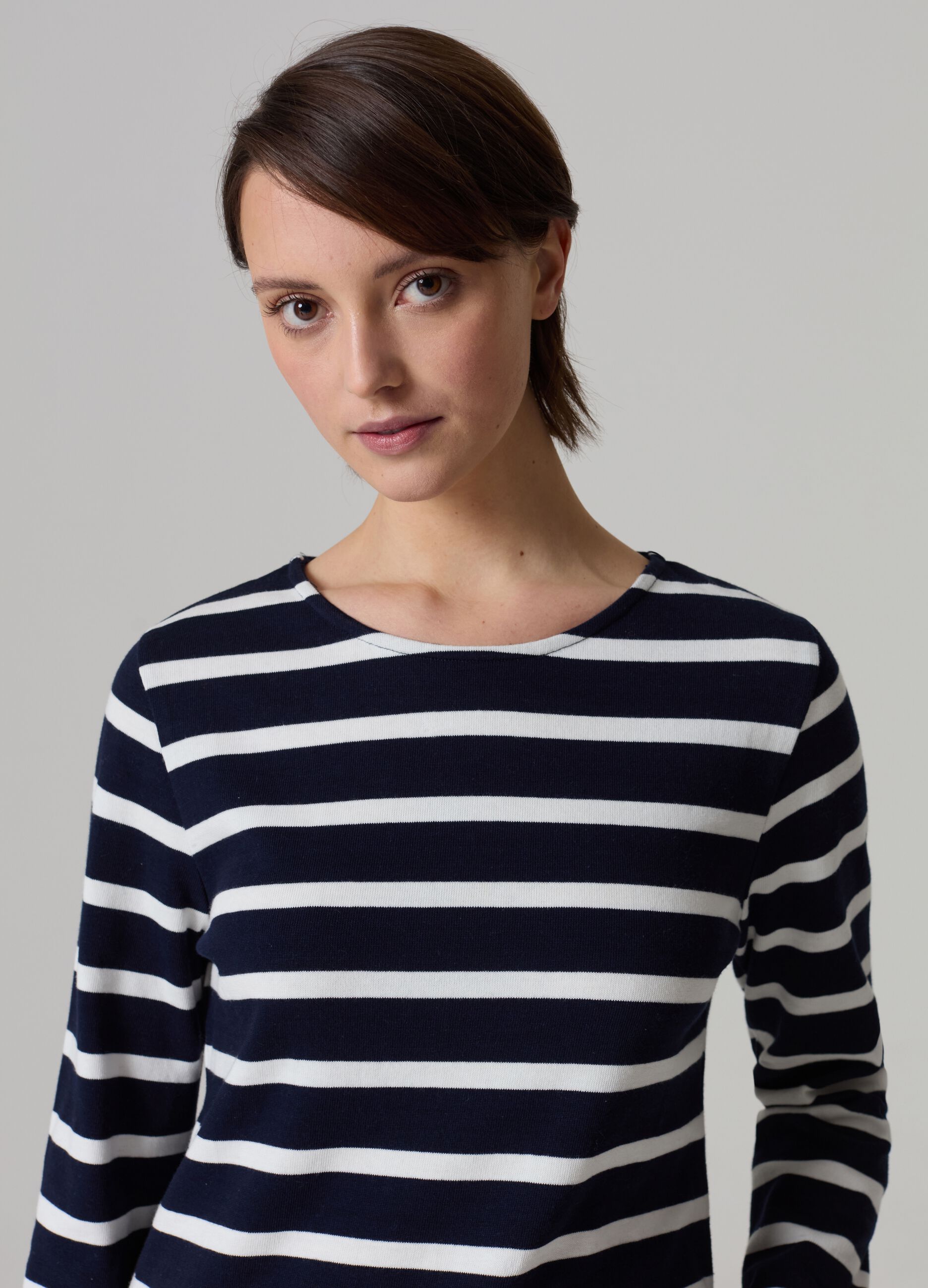 T-shirt a righe con maniche lunghe