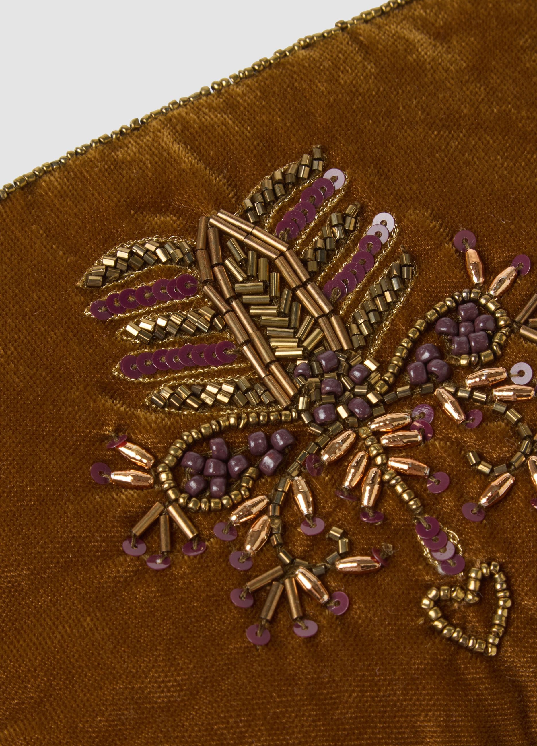 Green pouch with beaded embroidery and zip