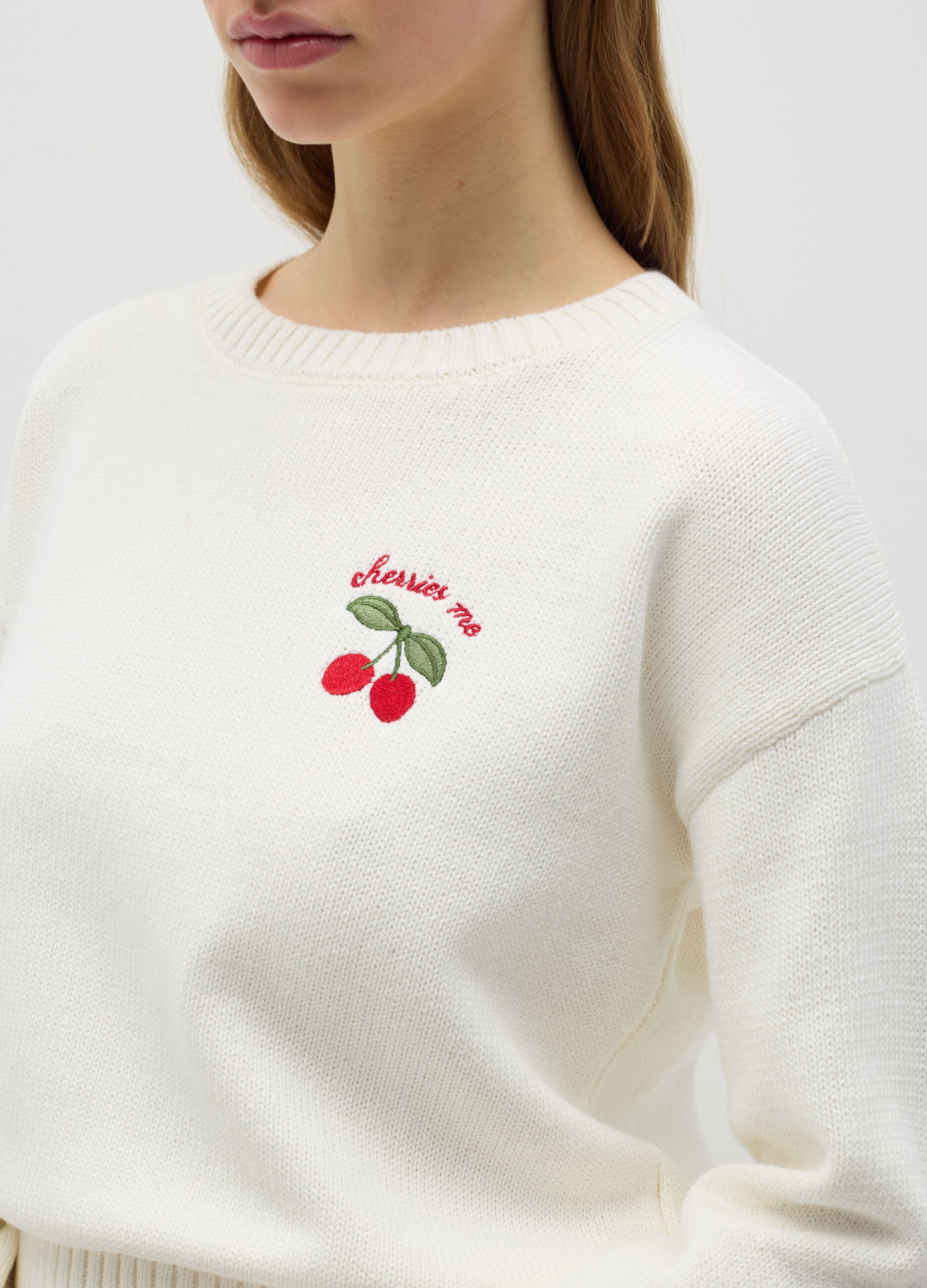 Pullover with cherries embroidery