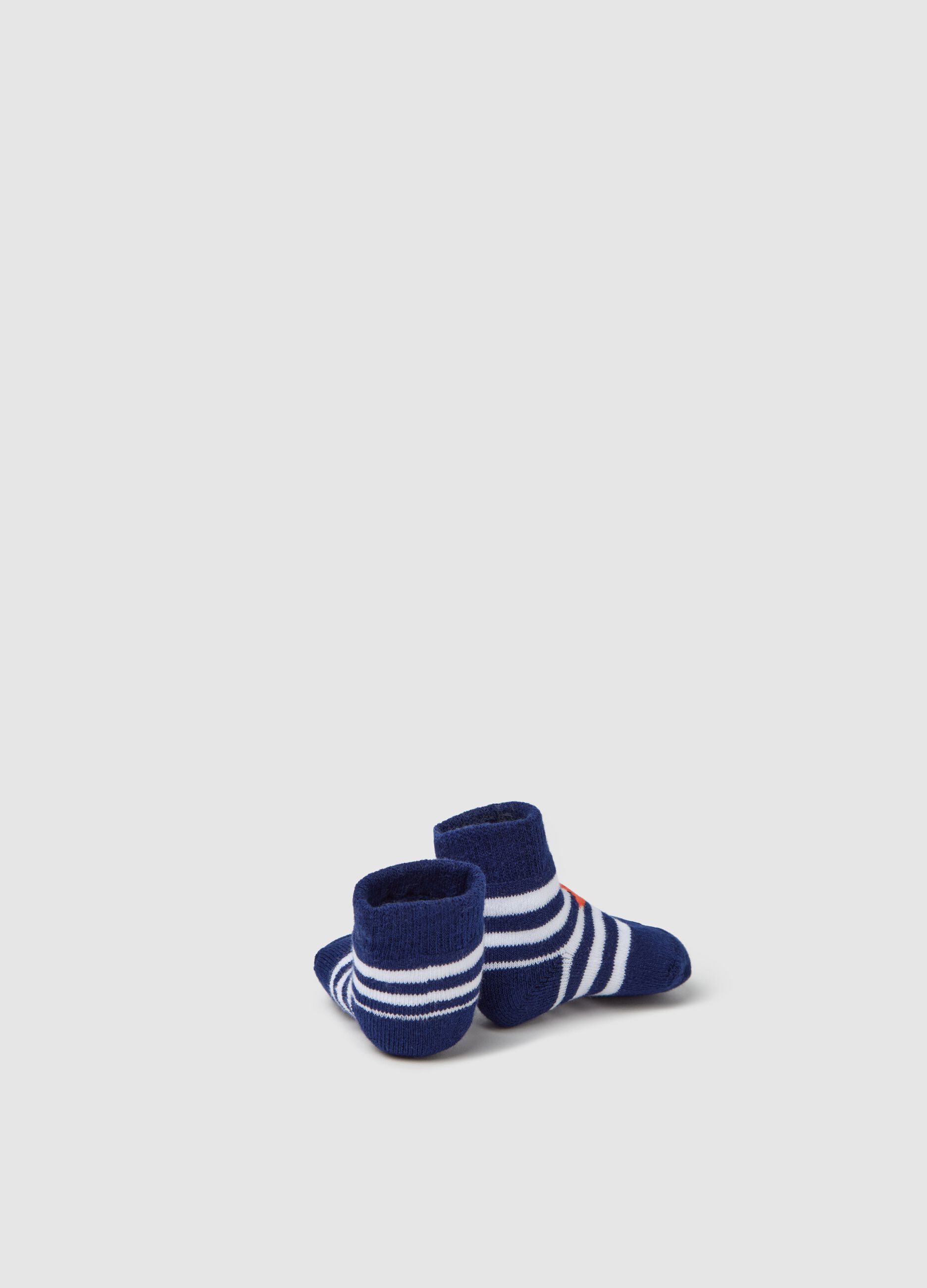 Striped knit shoes with fish design
