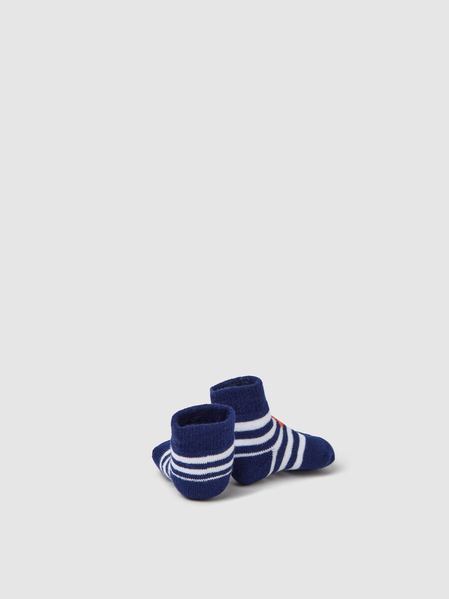 Striped knit shoes with fish design_1