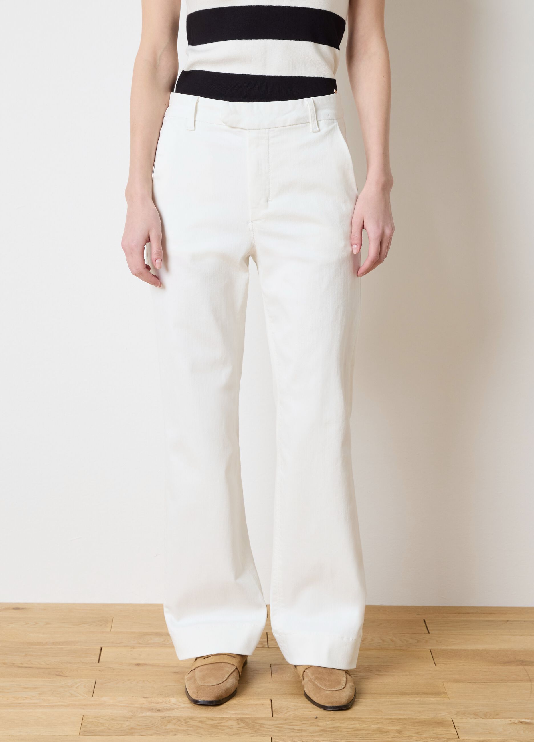 White bootcut jeans with pockets