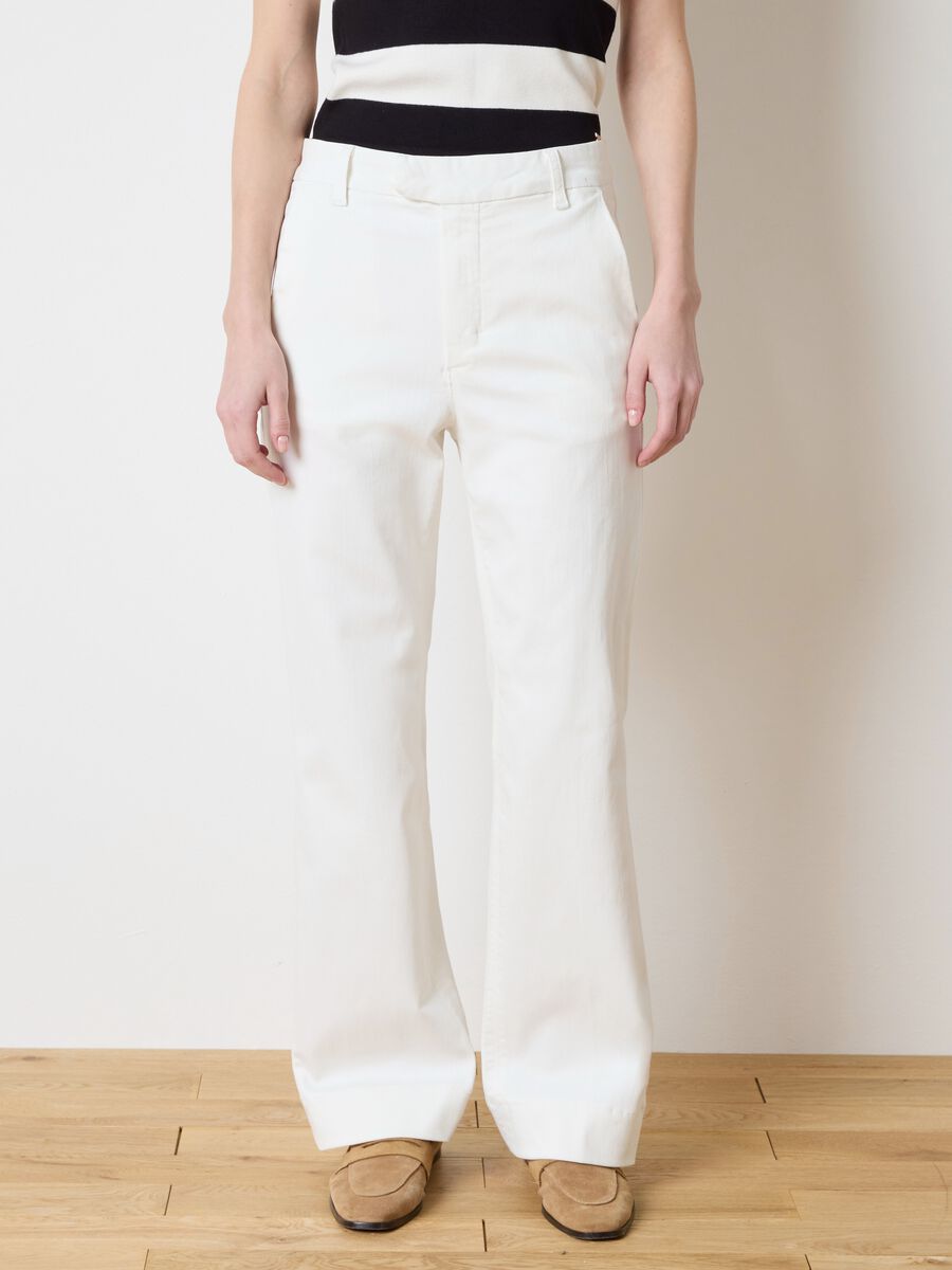 White bootcut jeans with pockets_1