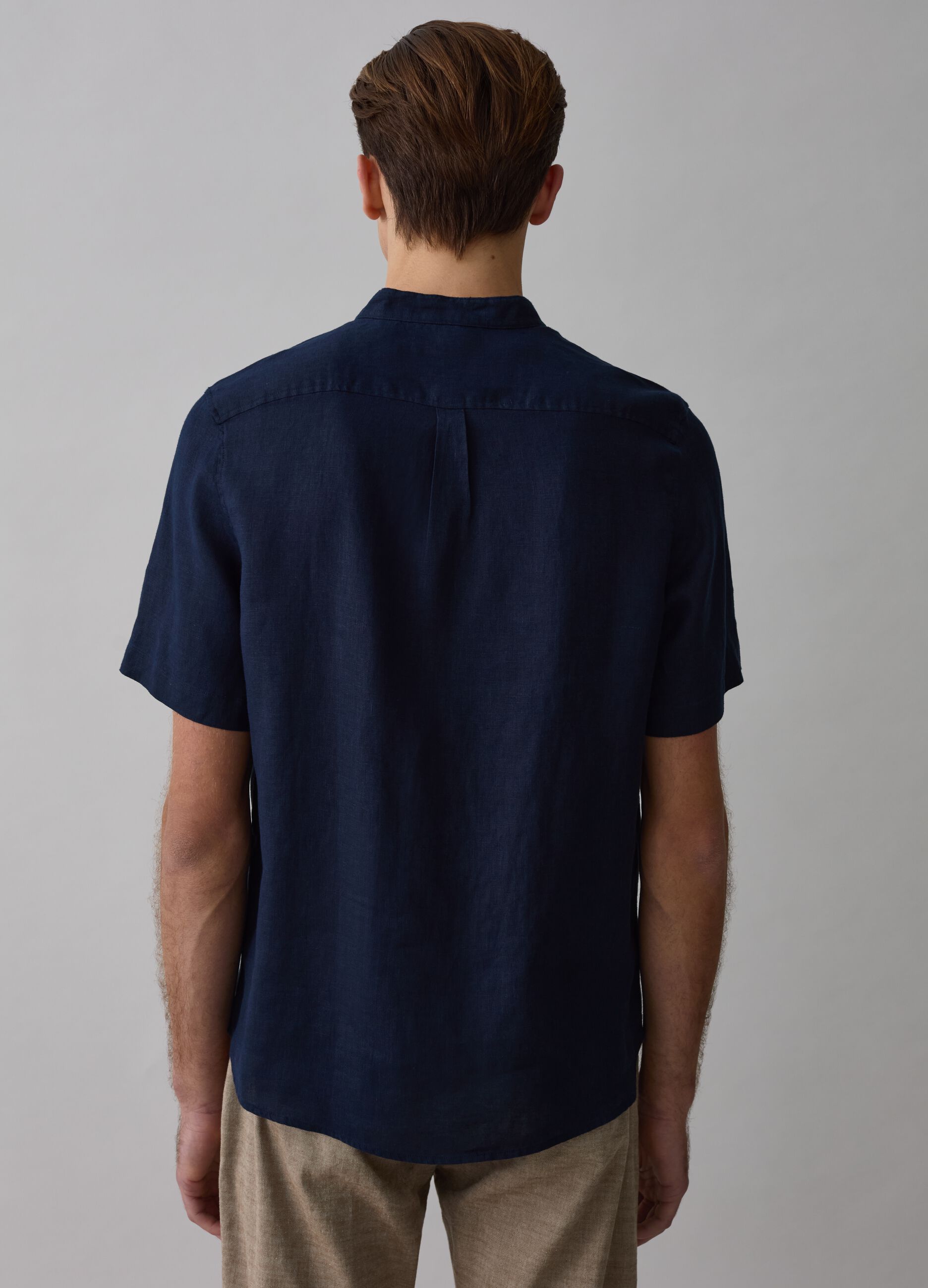 Short-sleeved shirt with Mandarin collar