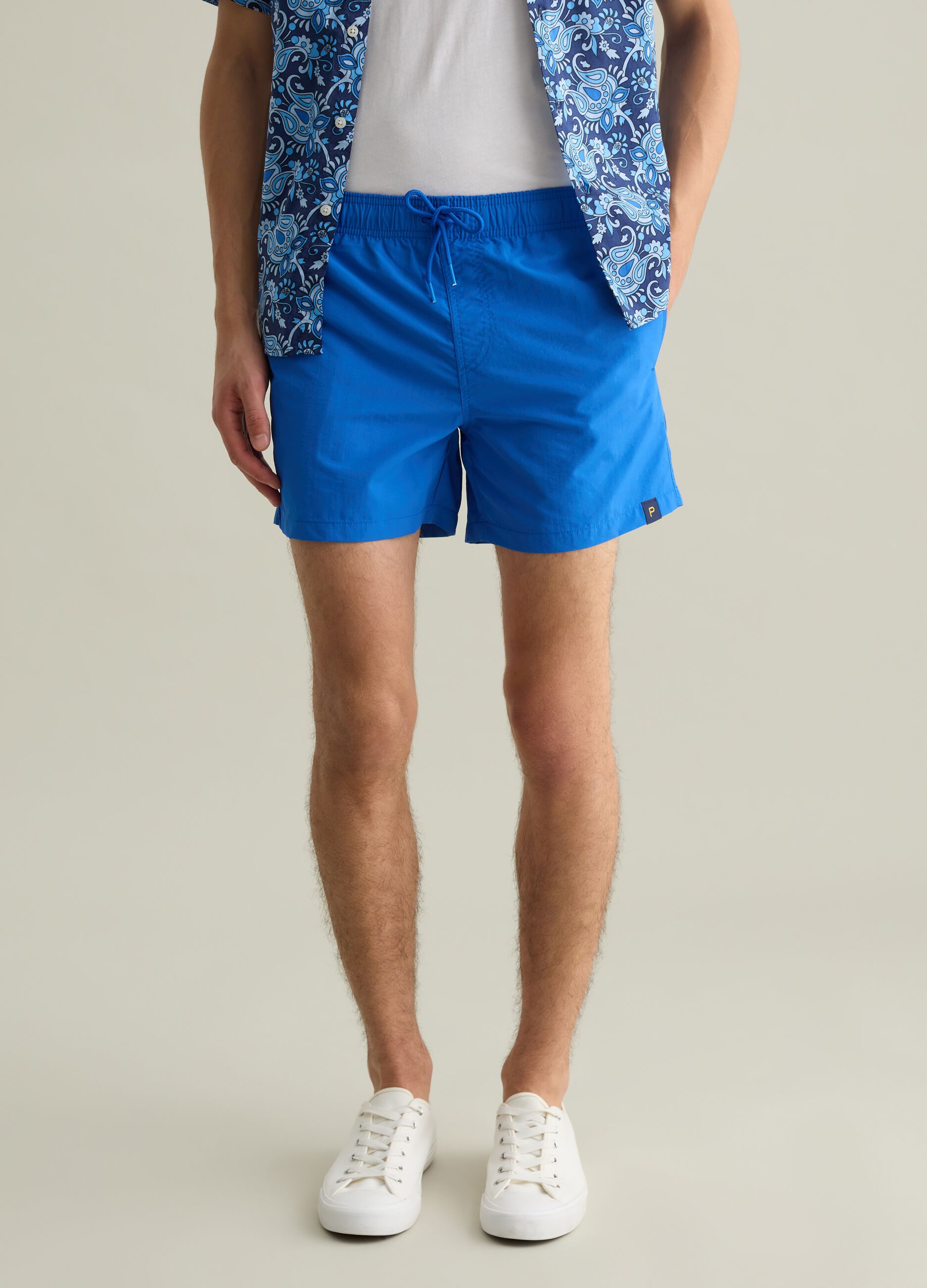 Men’s regular-fit swim boxers in light blue blend with elastic waist