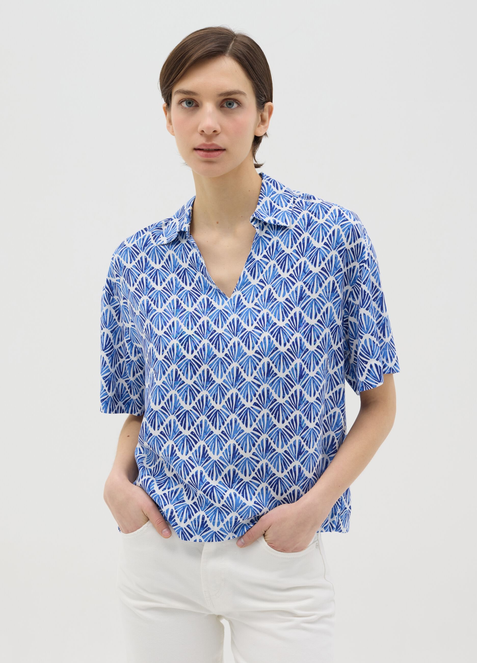 Blusa in viscosa con scollo a polo