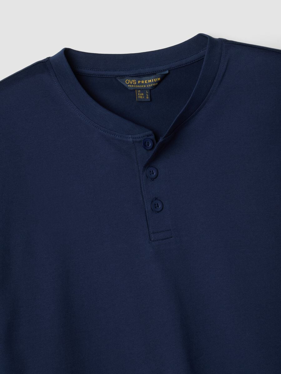 Pigiama blu in puro cotone organico con scollo serafino regular fit_5