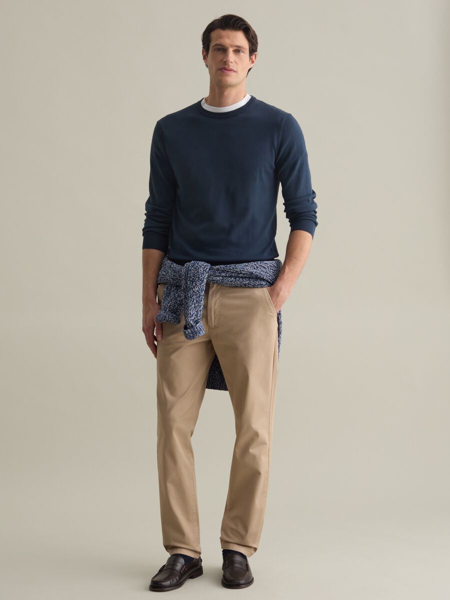 Solid colour pullover with round neck_1