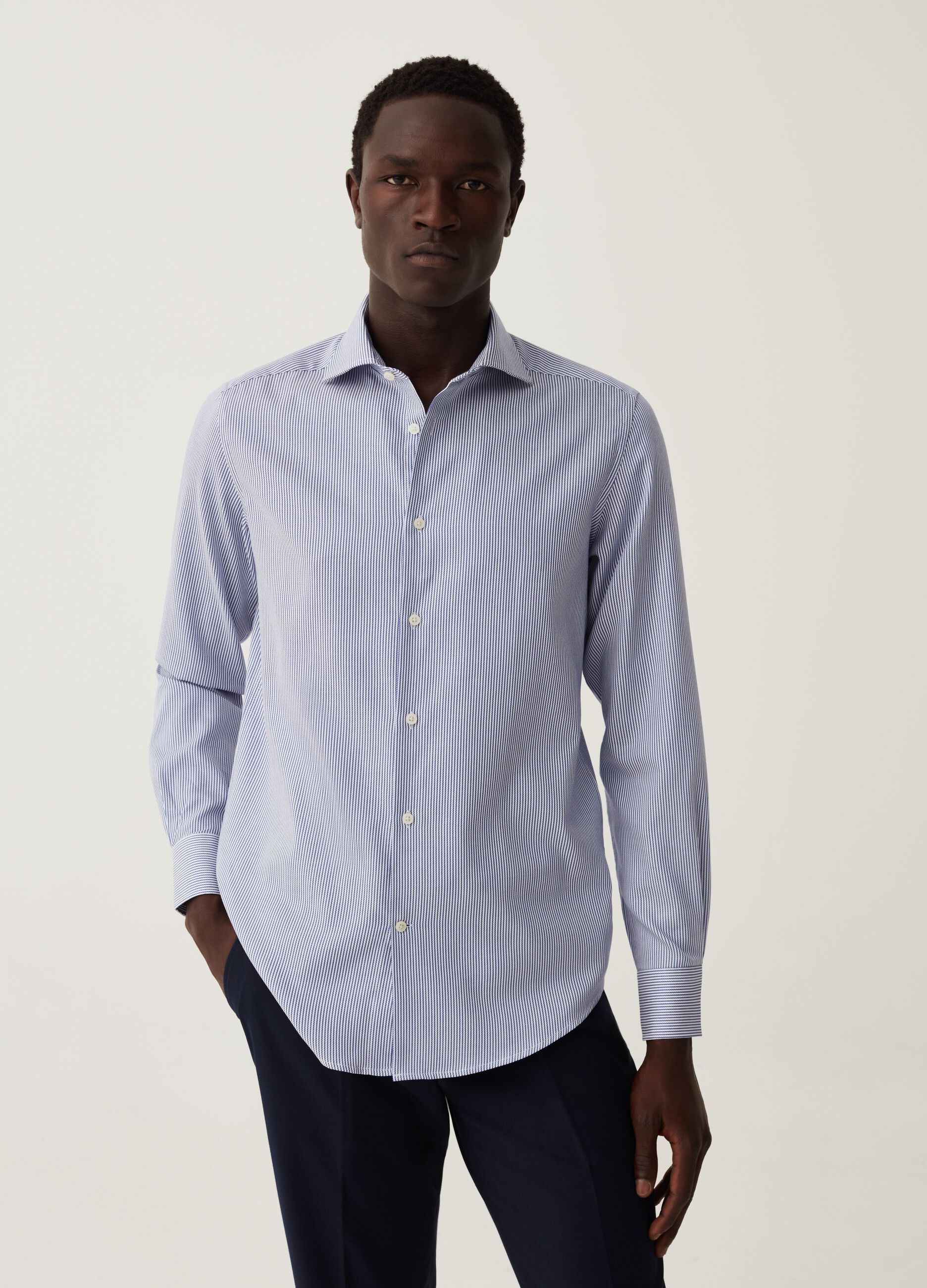 Camicia slim fit in cotone a righe sottili_1