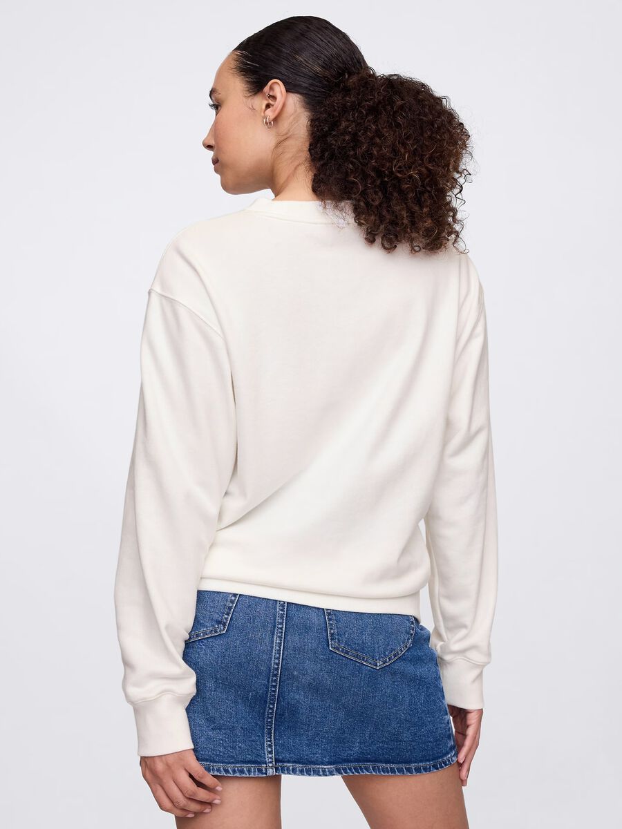 White sweatshirt with logo_2