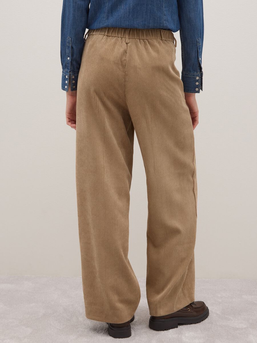 Beige regular fit ribbed trousers in stretchy fabric_2