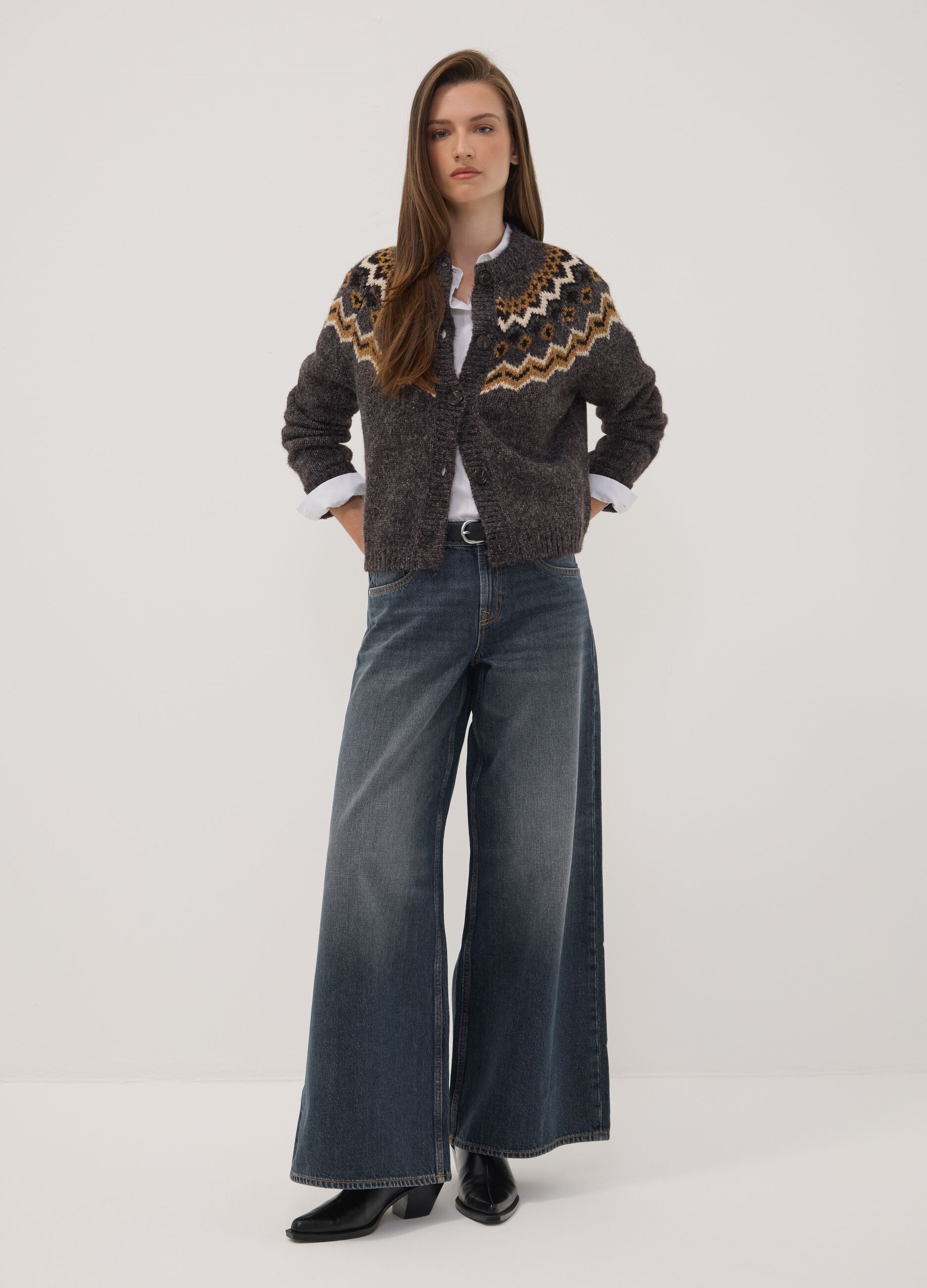 Cardigan grigio girocollo con fantasia jacquard