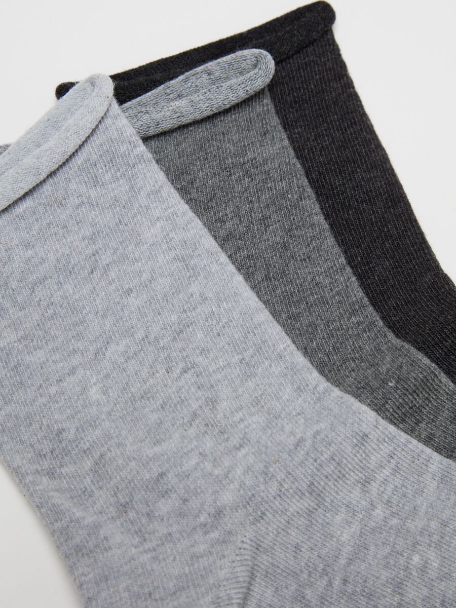 Three-pair pack short socks with rolled edging_1