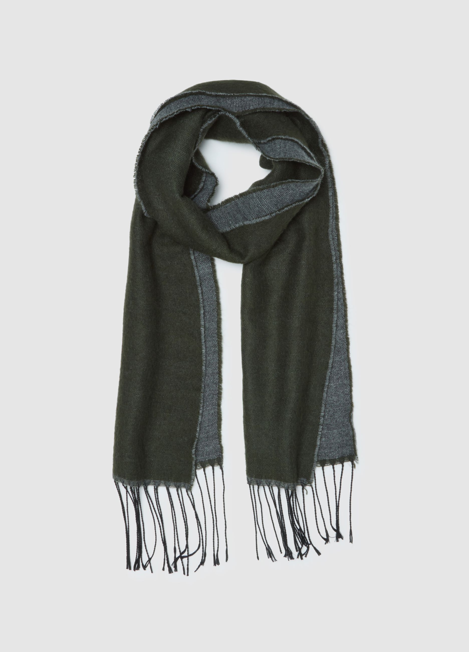 Multicoloured scarf with fringes