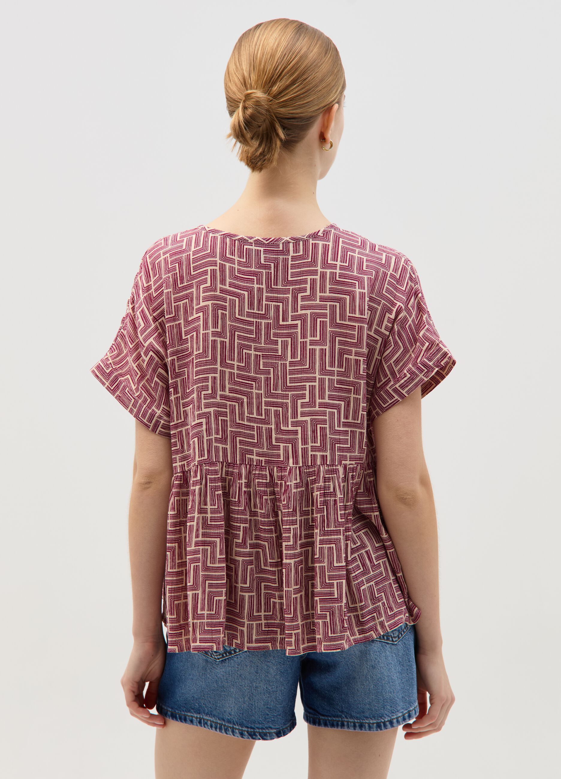 Blouse with V neck and flounce