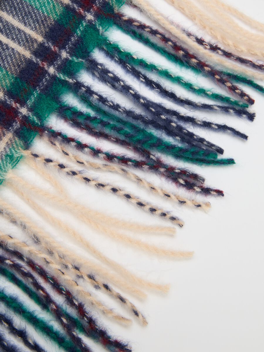 Sciarpa a quadri multicolor da bambino con frange_3