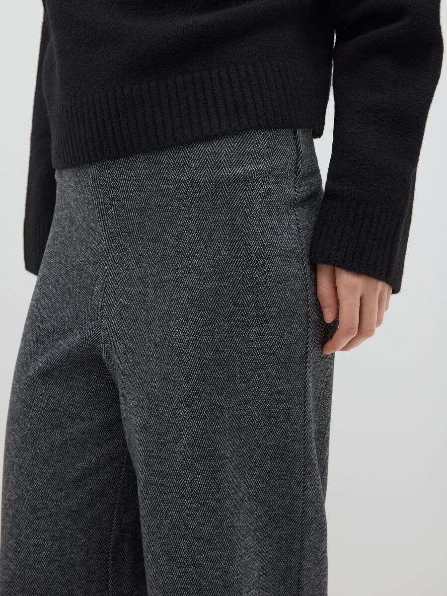 Pantaloni grigi a gamba larga_3