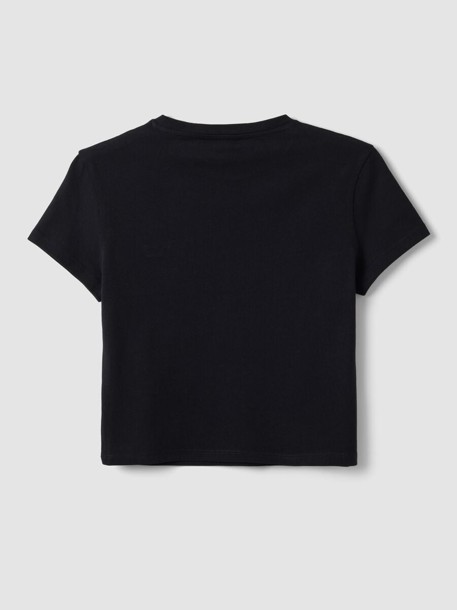 T-shirt crop nera in puro cotone a girocollo con stampa_1