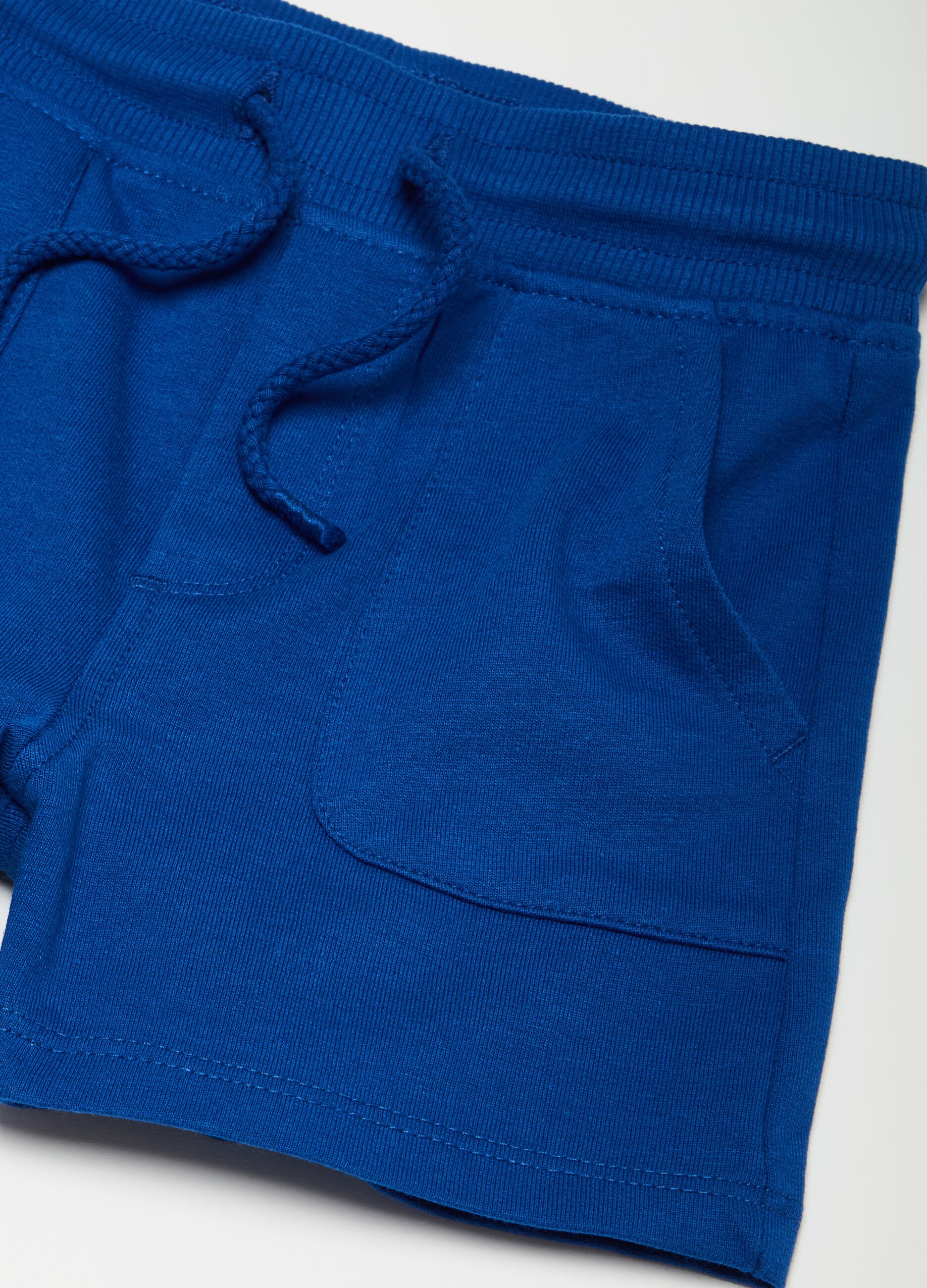 Cotton shorts with pockets and drawstring