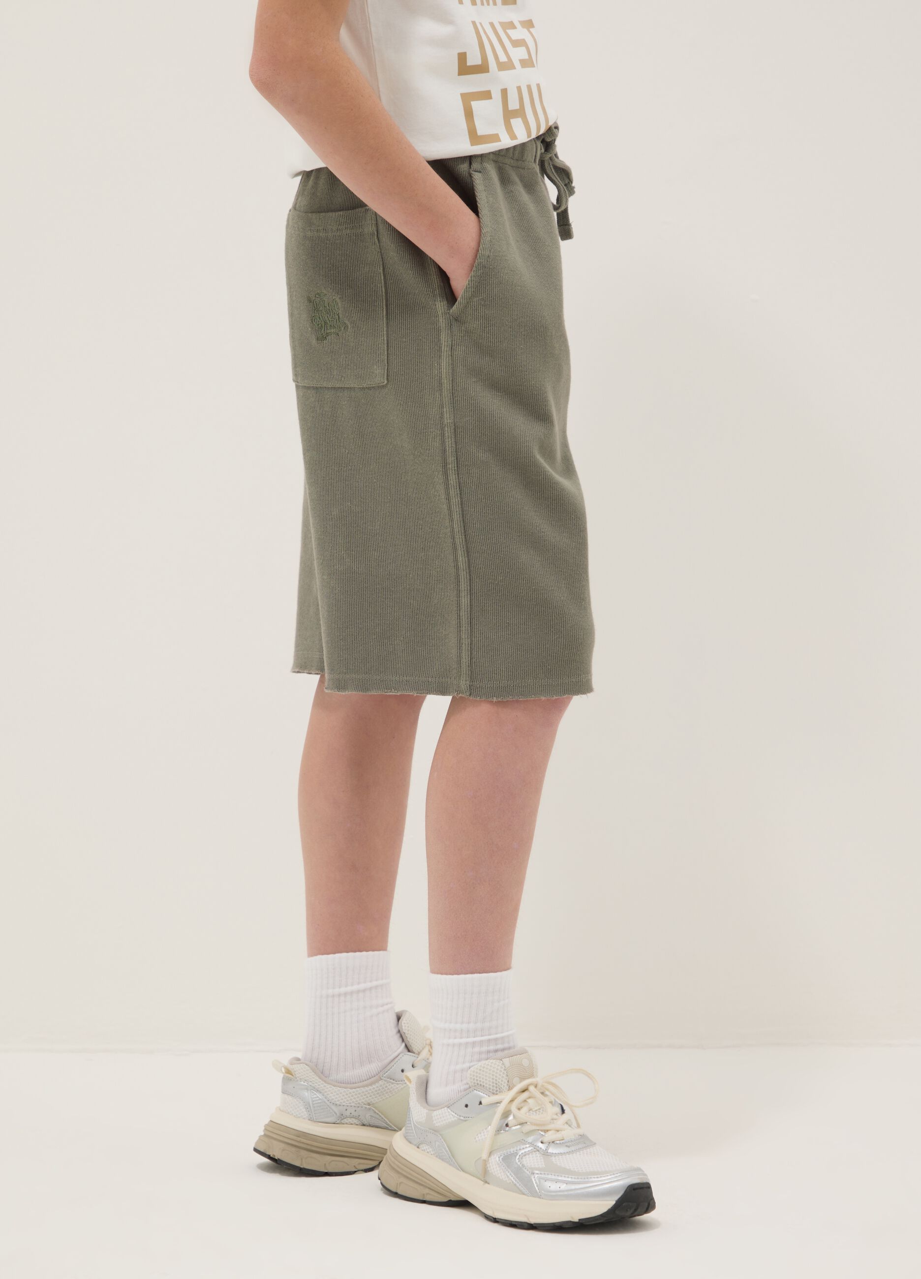 Shorts in misto cotone verde da ragazzo oversize fit