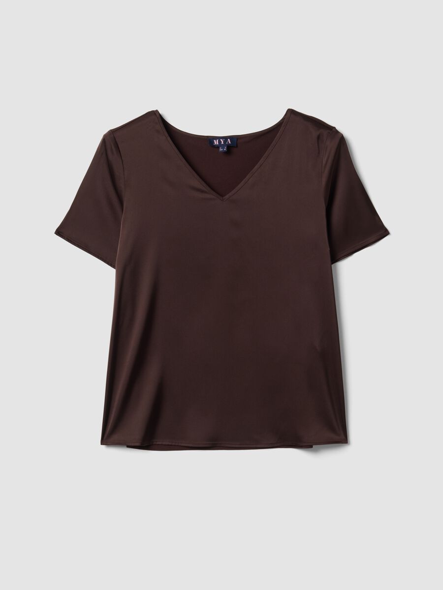 Blusa satinata marrone in tessuto elasticizzato con scollo a V regular fit_4