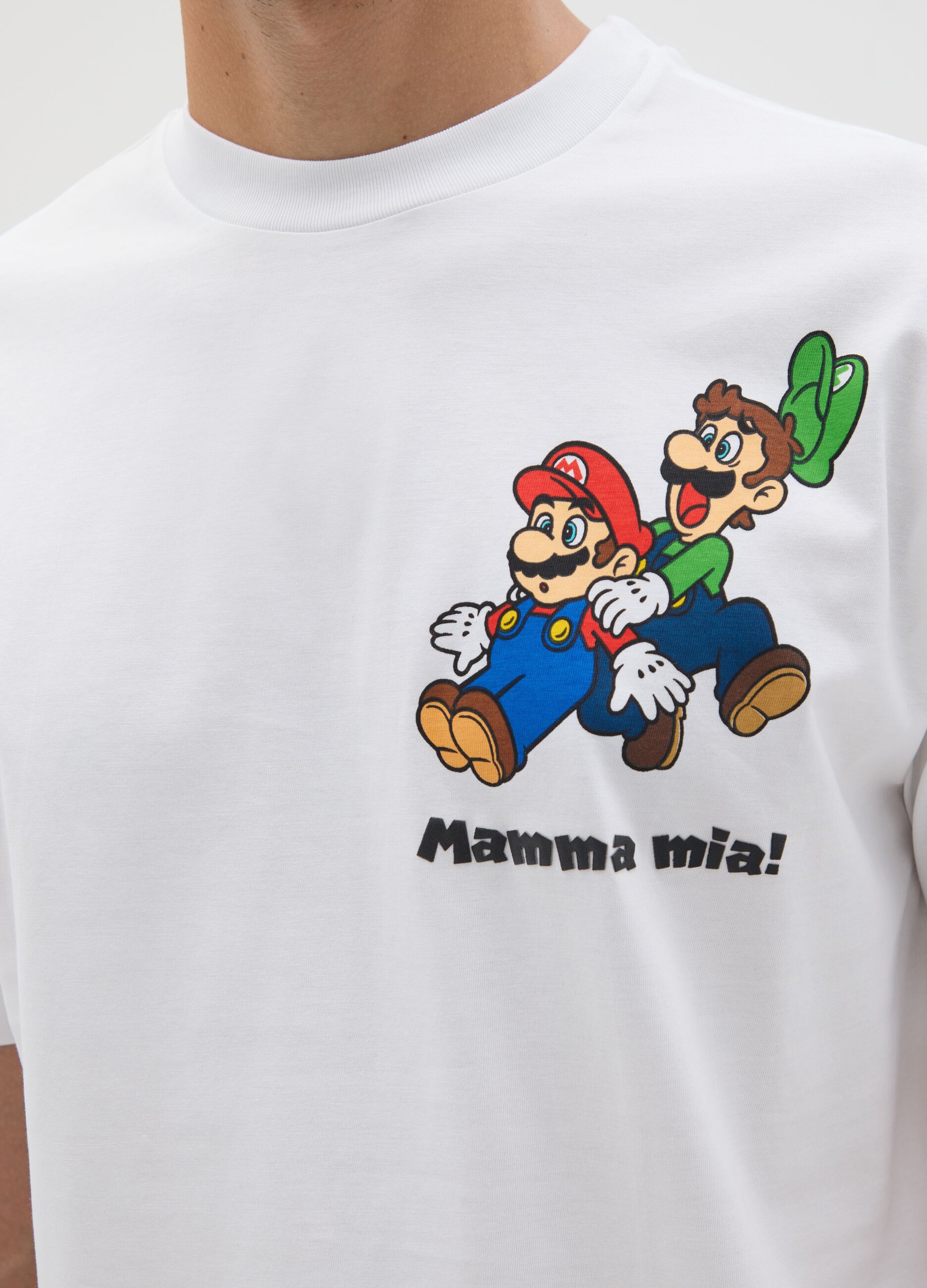 Relaxed fit white pure cotton t-shirt featuring Super Mario
