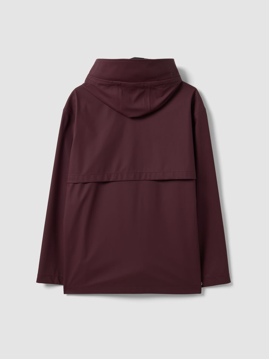 Giacca antipioggia rossa con zip e cappuccio_6