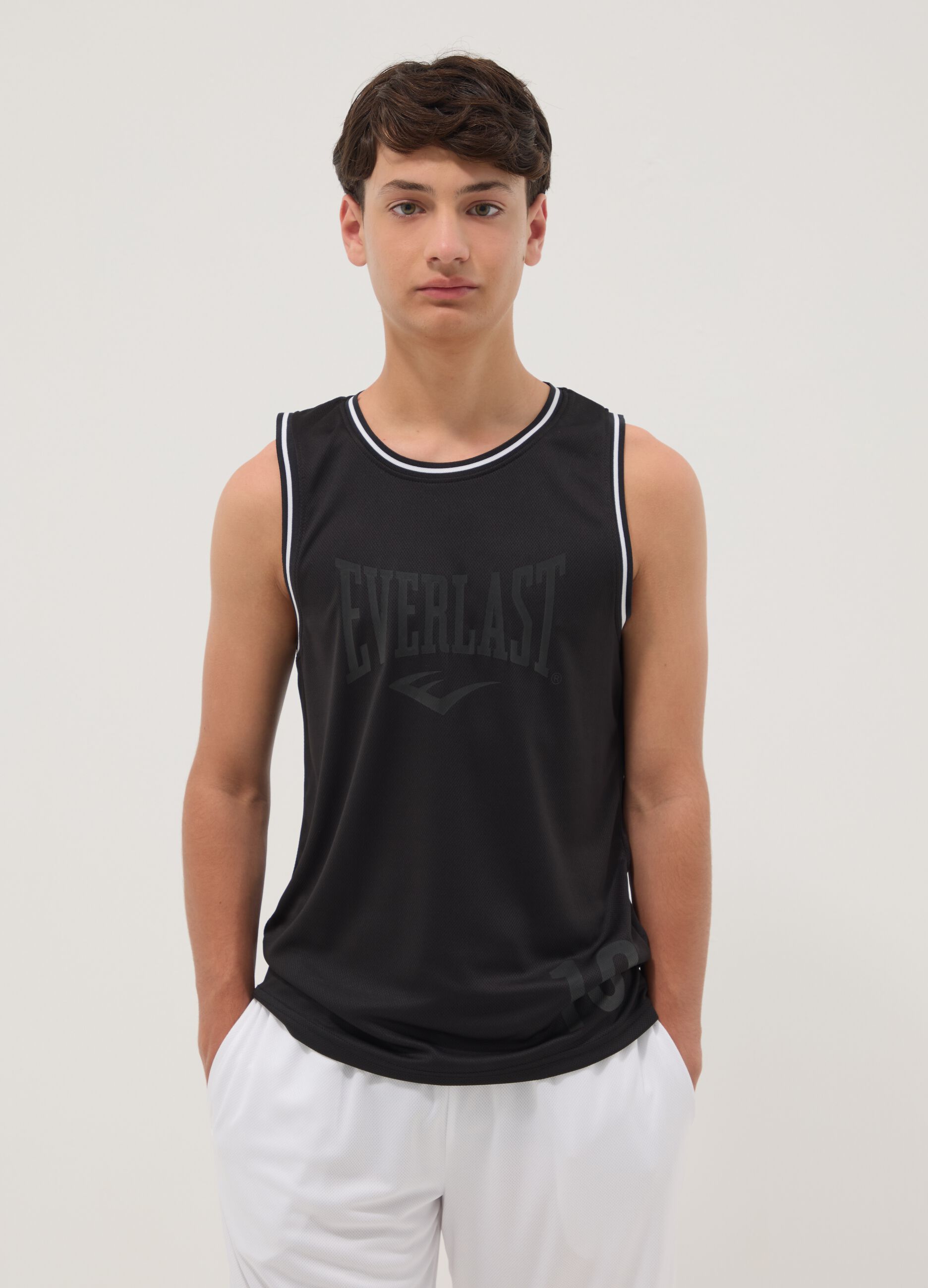 Black regular-fit boys&rsquo; vest with contrast trims, oversized style